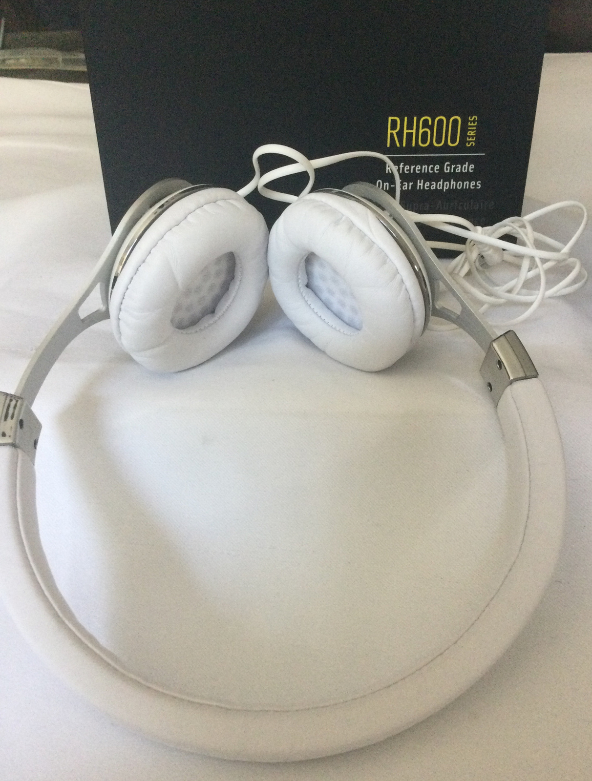 REALM SCOSCHE RH600bk REFERENCE GRADE ON EAR HEADPHONES NIB
