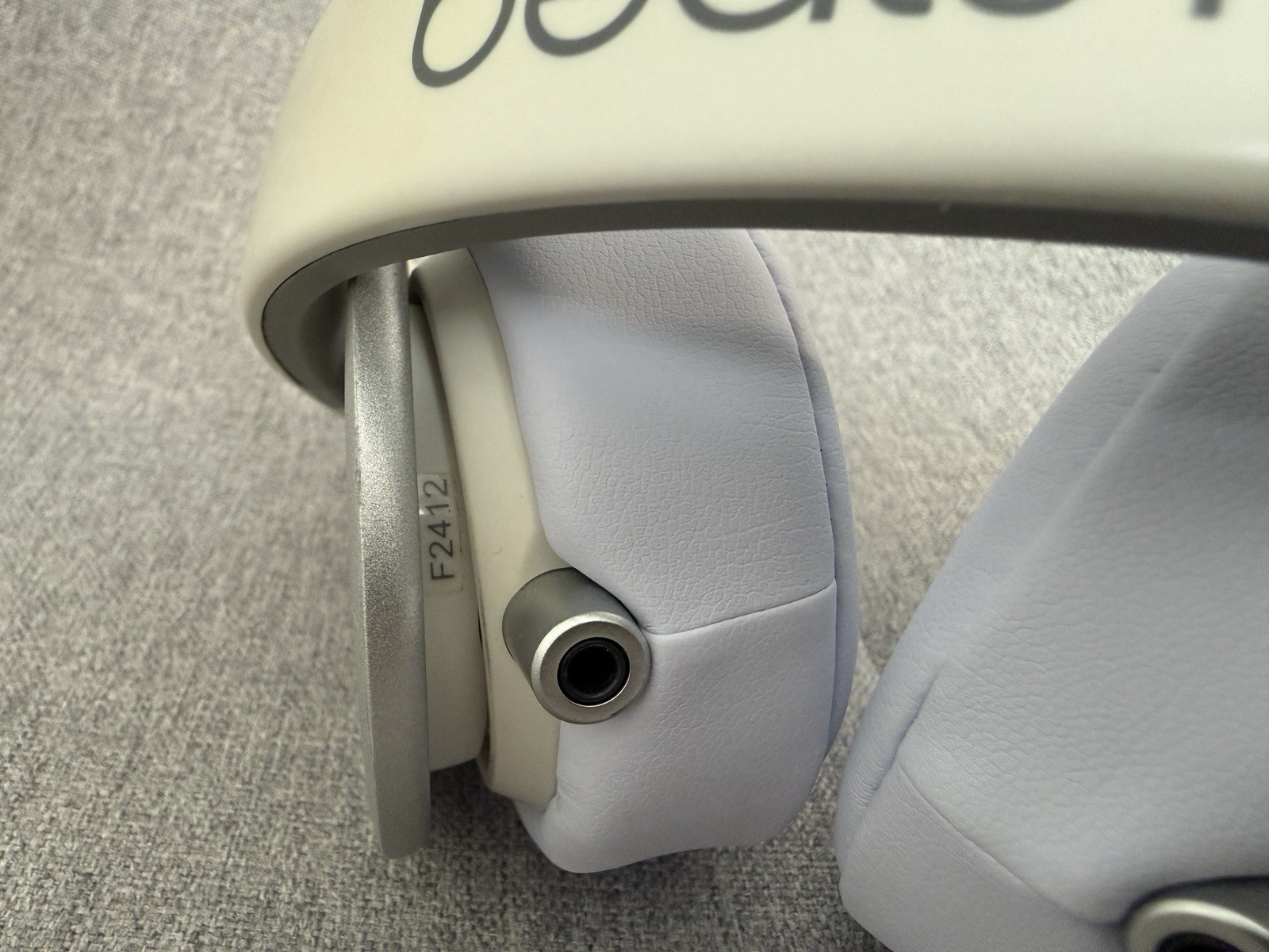 Beats Mixr Mixer Headphones David Guetta Edition White/Gray Limited Edition