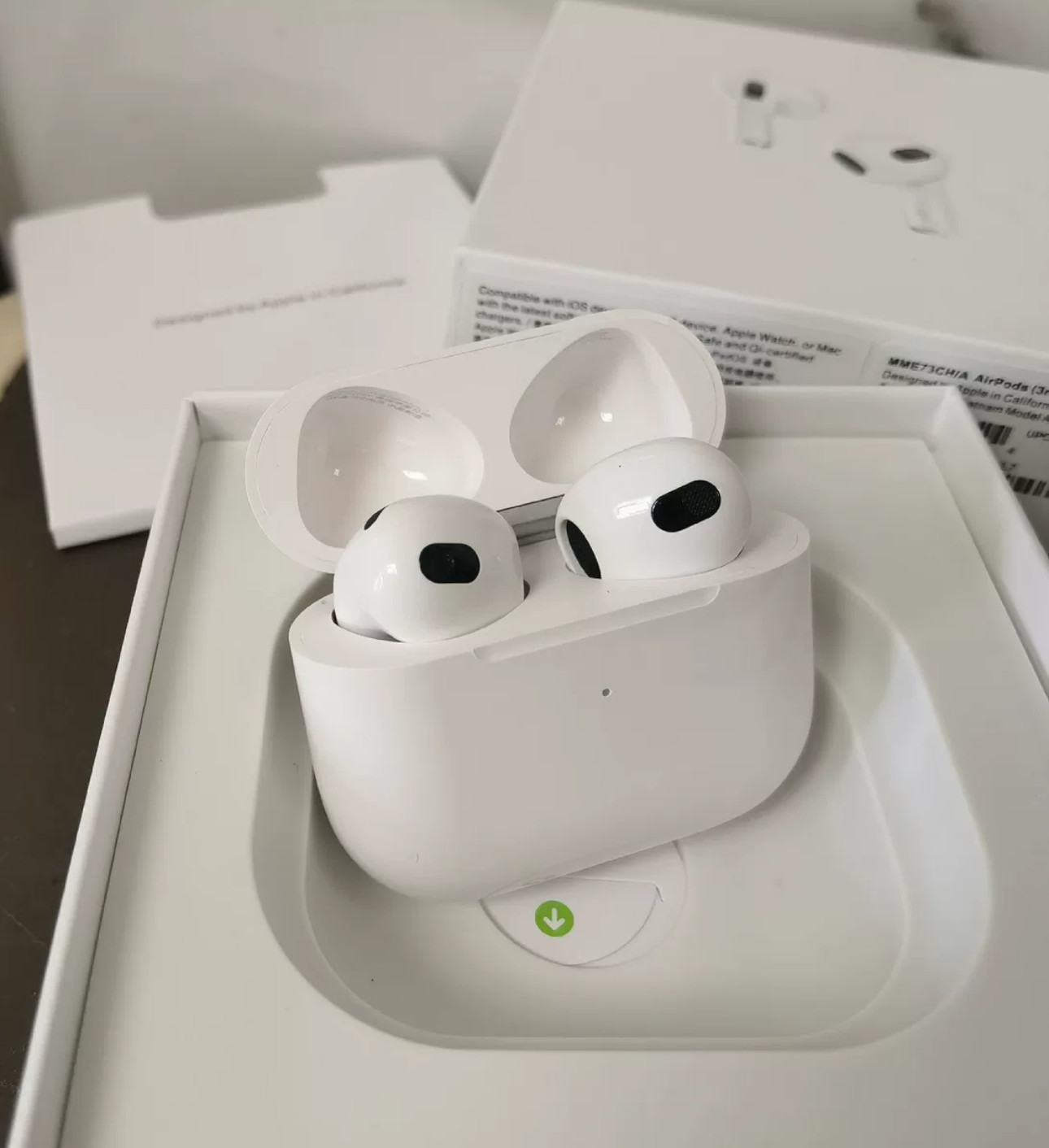 Apple 3rd Earphones Bluetooth Headsets Right Left Wireless Charging Box White