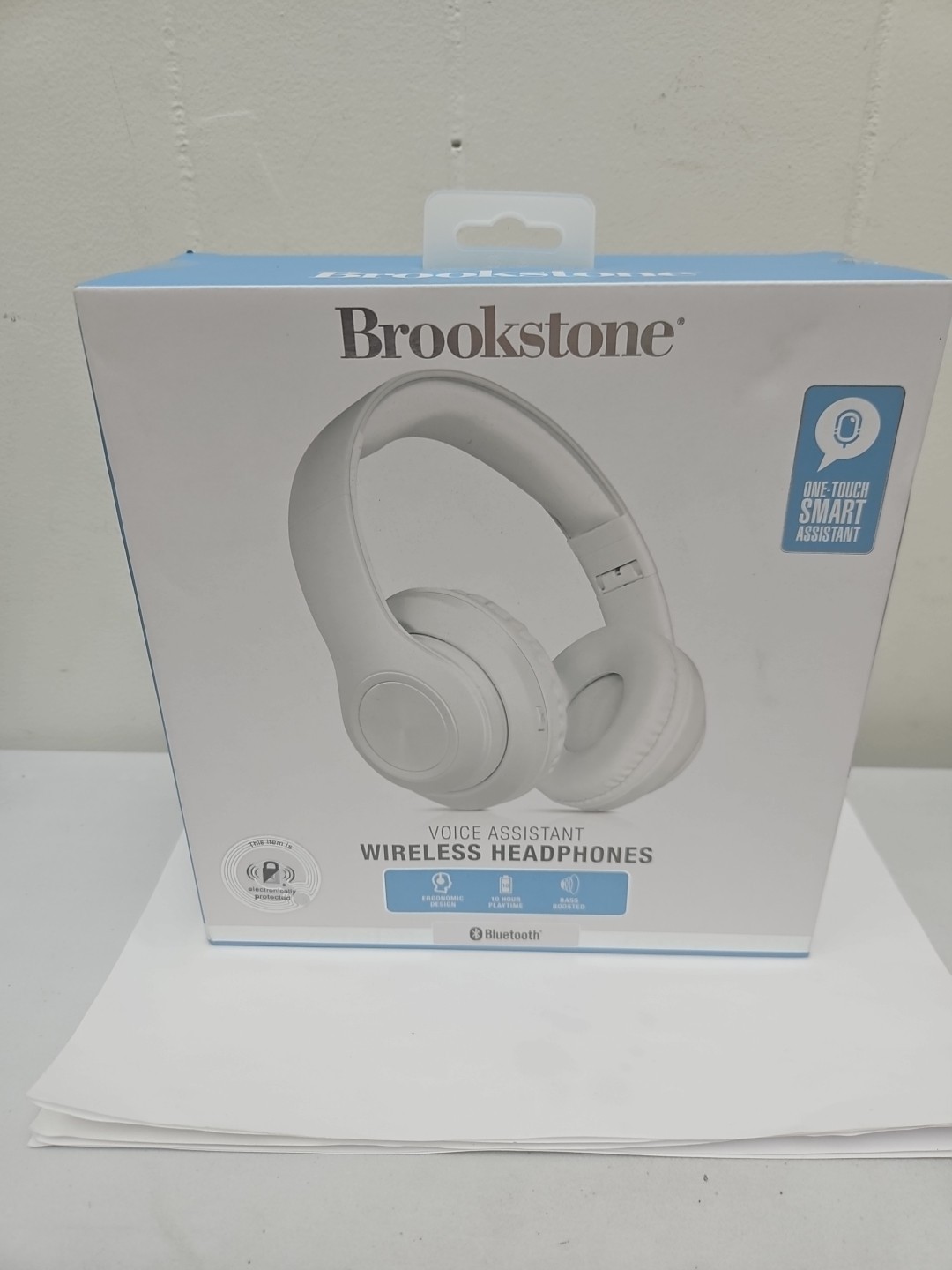 Brookstone Voice Assistant Wireless Headphones Bluetooth -New in Box. White (A37