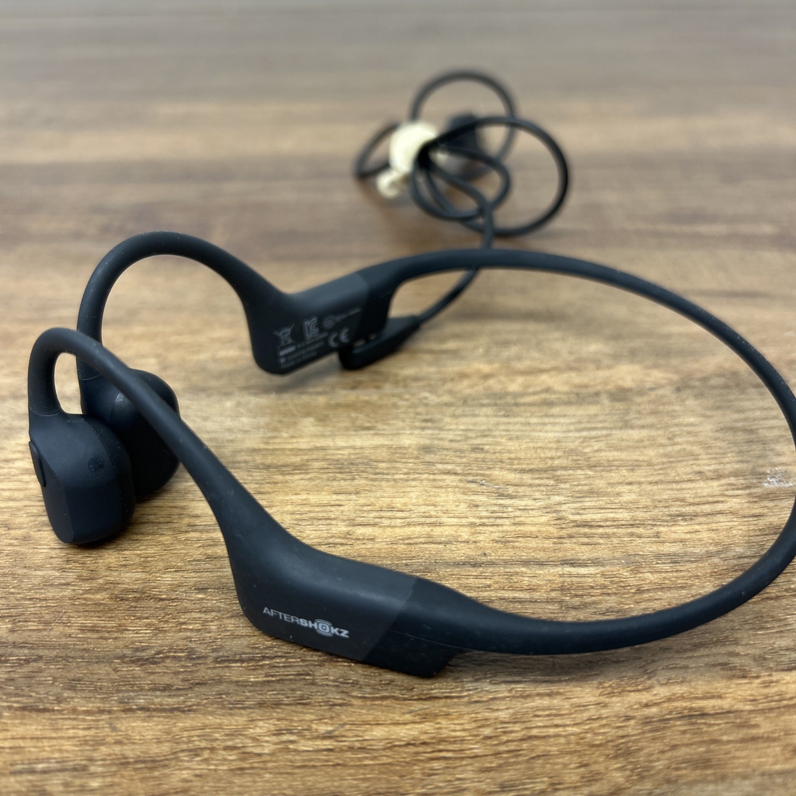 AfterShokz Aeropex Bone Conduction Bluetooth Headphones Charging Cable Blk AS800