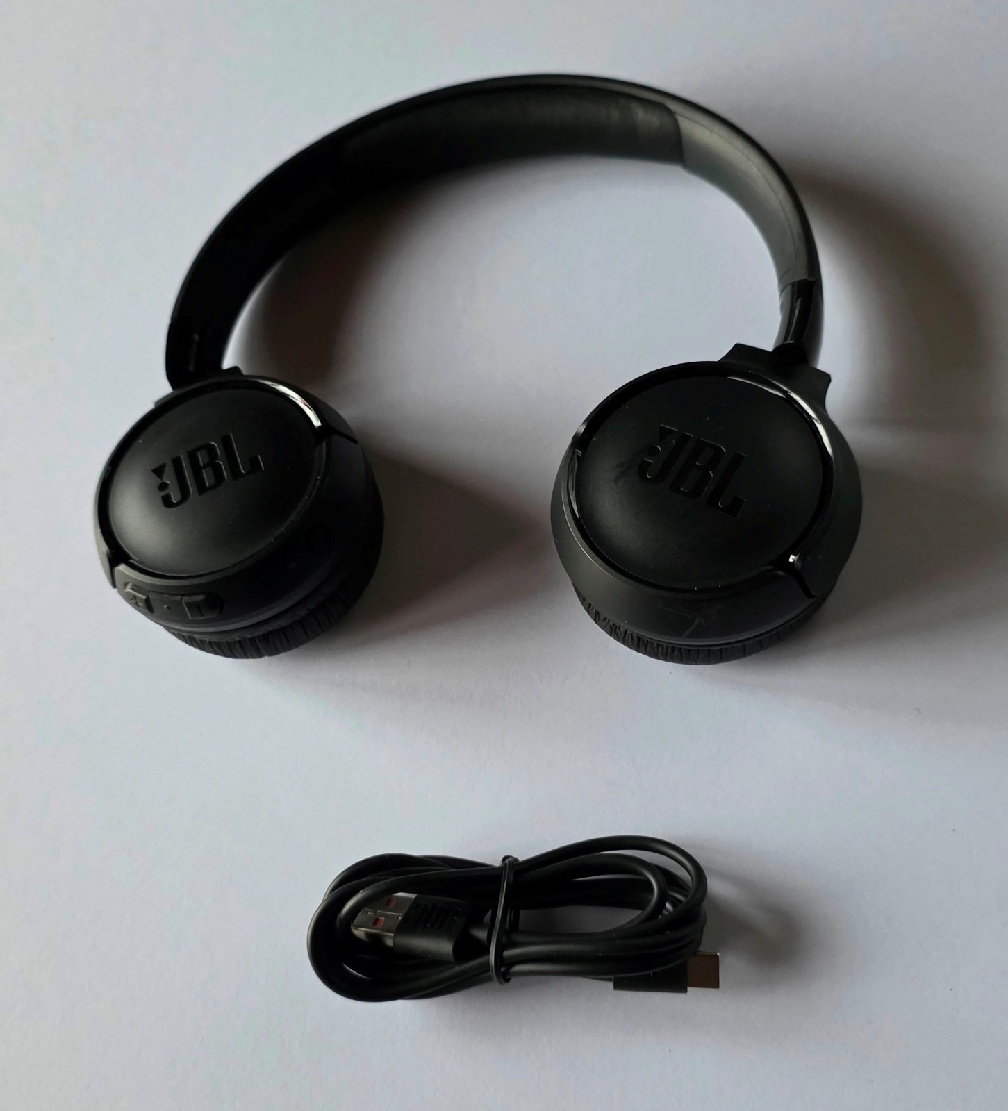 Original Black JBL Tune 520BT On-Ear Wireless Headphones with Cable in Bulk Pkg
