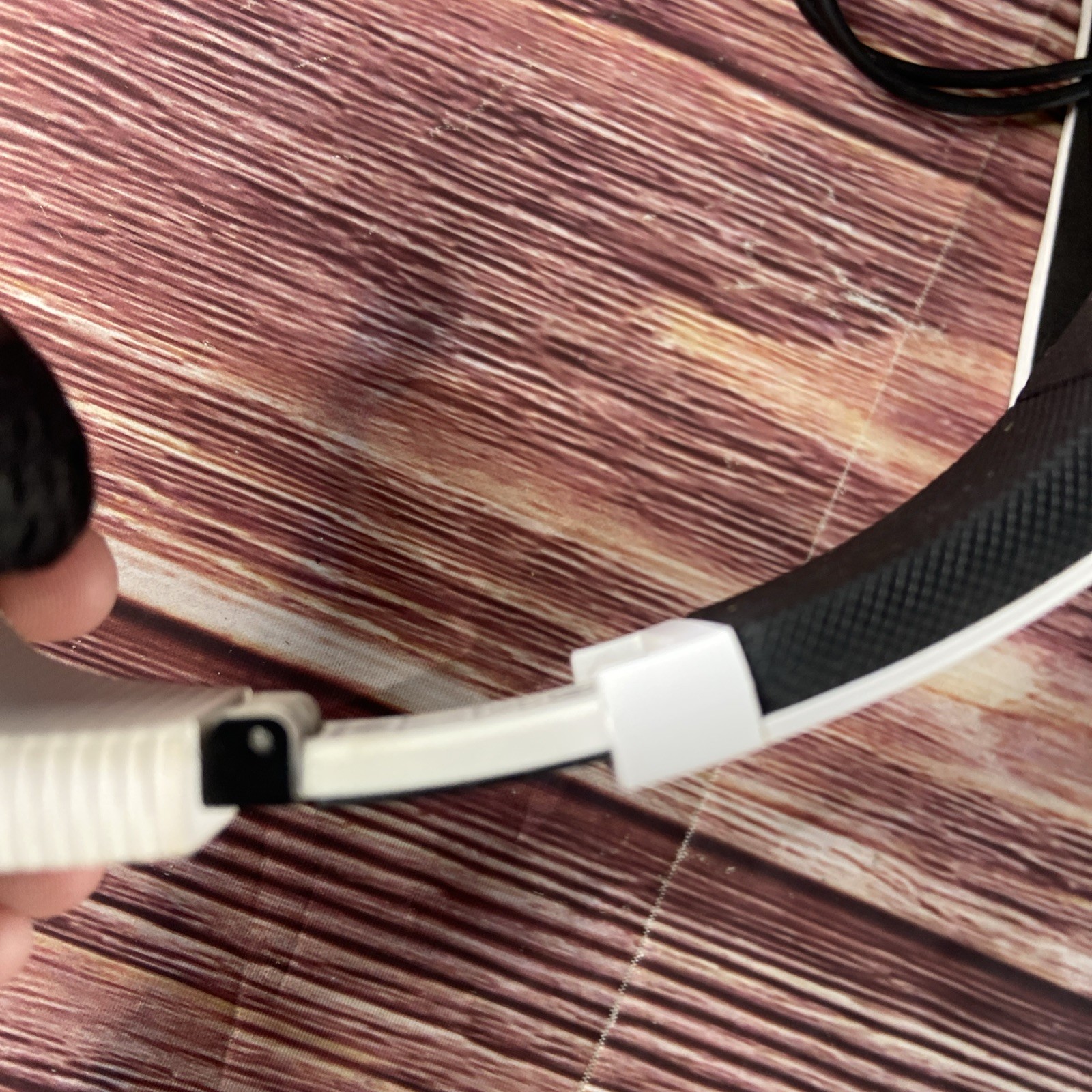 JBL Under Armour Sport Wireless Train Project Rock Edition Headphones White Blk