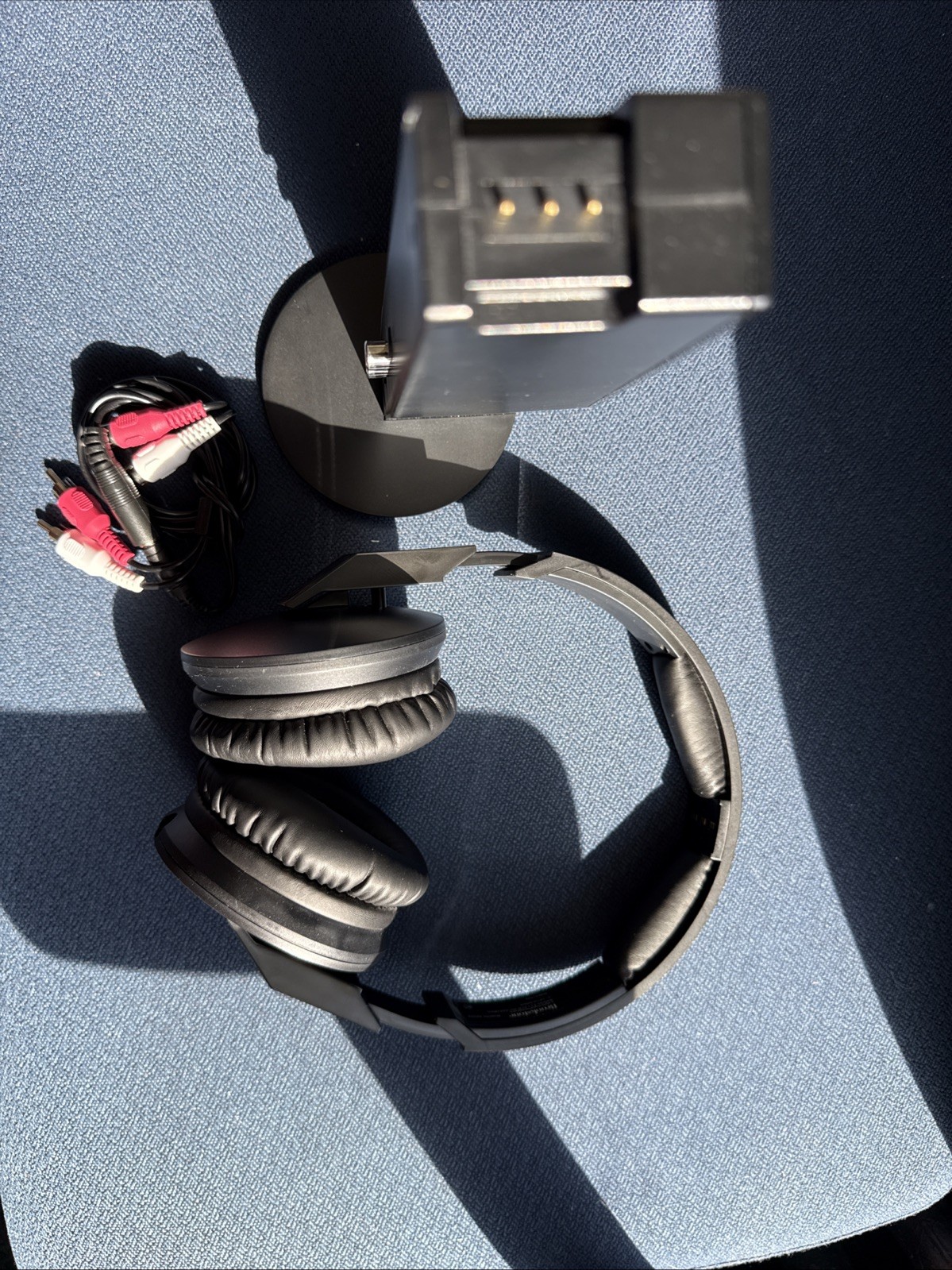 Brookstone 2.4 GHz Digital Wireless TV Headphones Over Ear, Noise Reduction