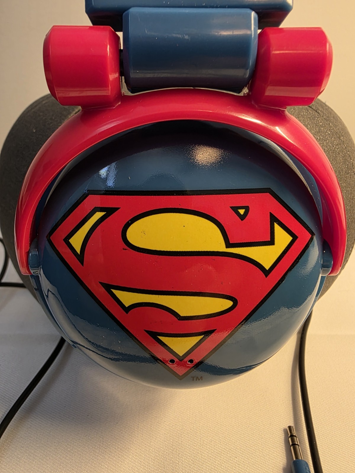 Kid Safe Headphones Superman DC Comics Logo Ages 3 – 9 Volume Limiting. 4ft cord