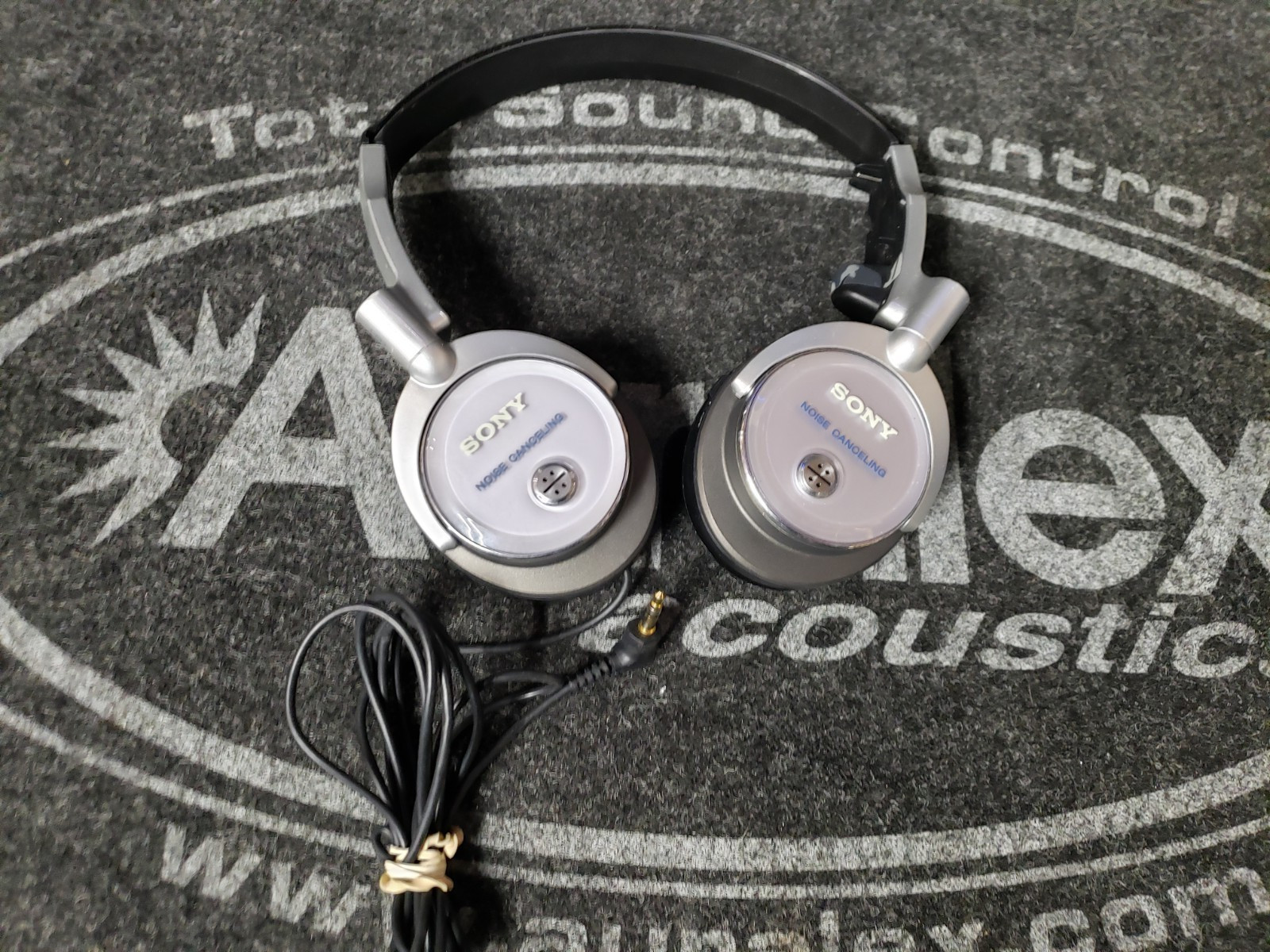 VTG Sony MDR-NC6 Noise Canceling Headphones Wired Noise Canceling Silver READ