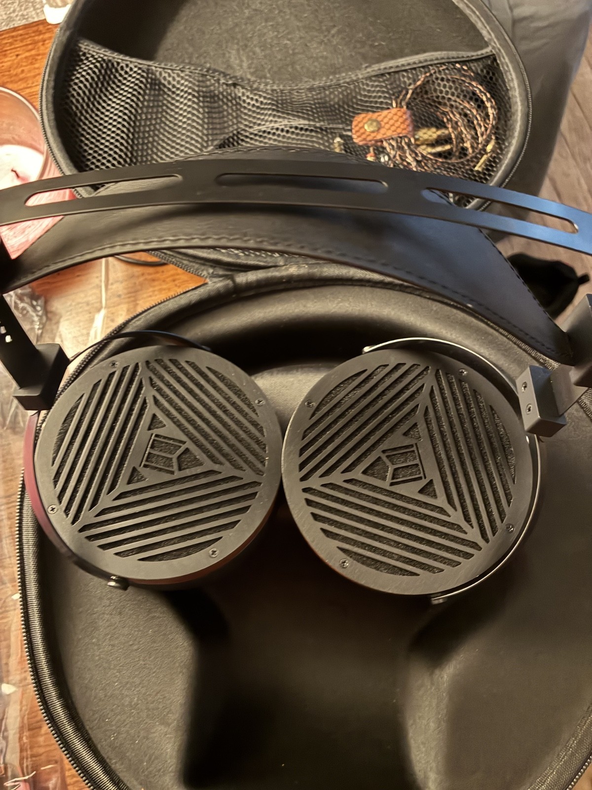 Monolith Over Ear Planar Magnetic Headphones – M1060 Black/Wood