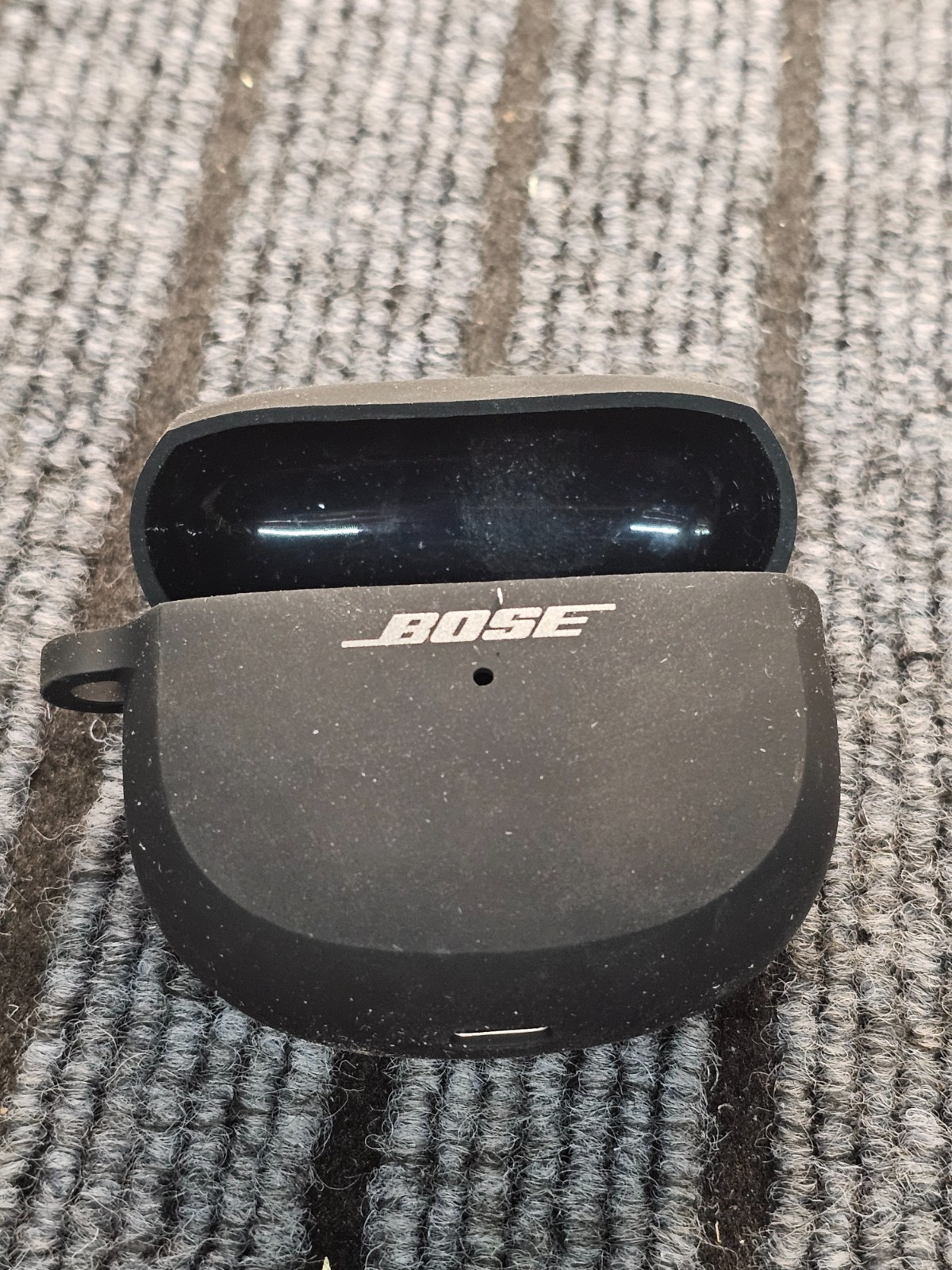 BOSE 888919-0010 Ultra Open Earbuds Wireless Charging Case Cover, Black