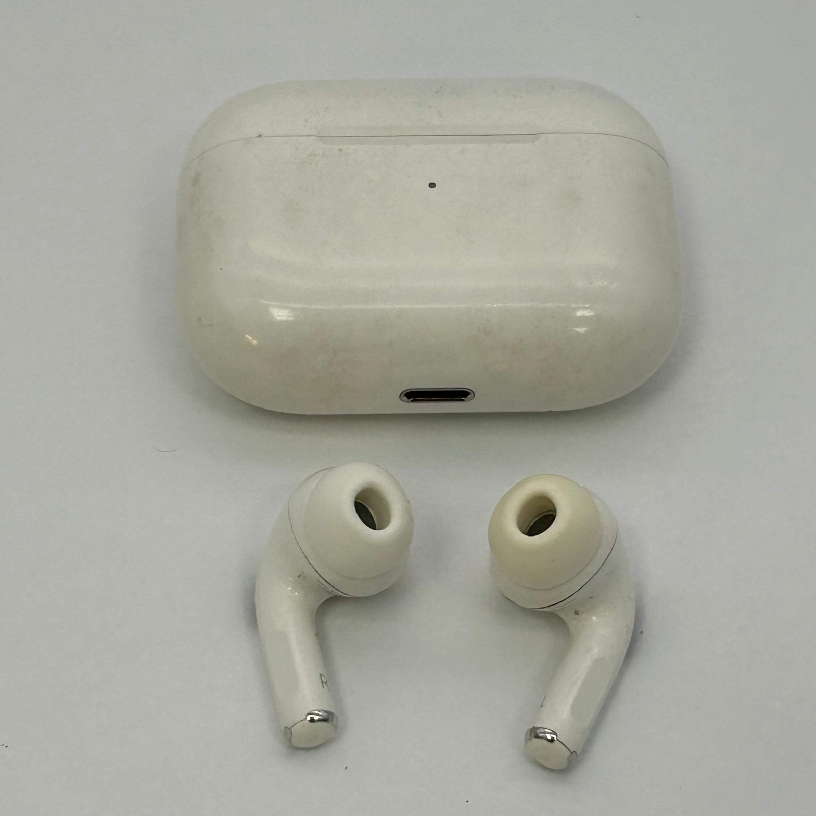 Apple AirPods Pro 1st Gen with Wireless Charging Case A2190 – Complete Set Used