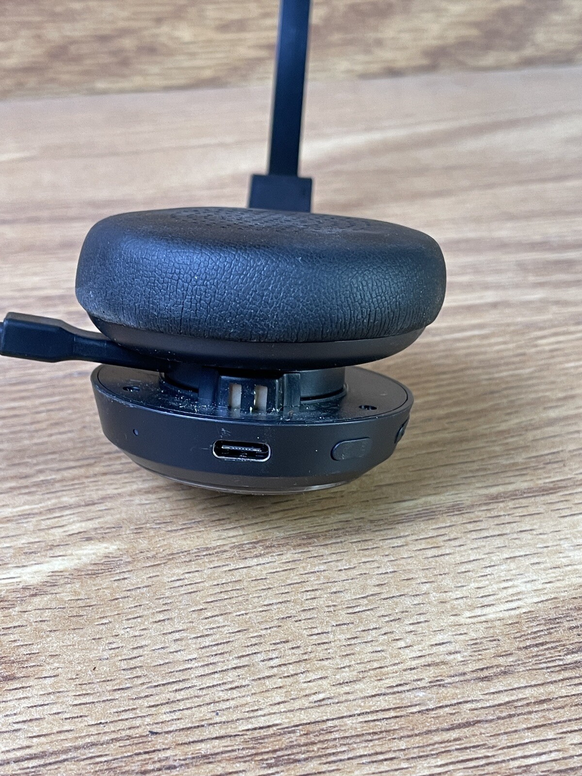Levn LE-HS010 Superior Black Noise Canceling Bluetooth V5.0 Headset Used