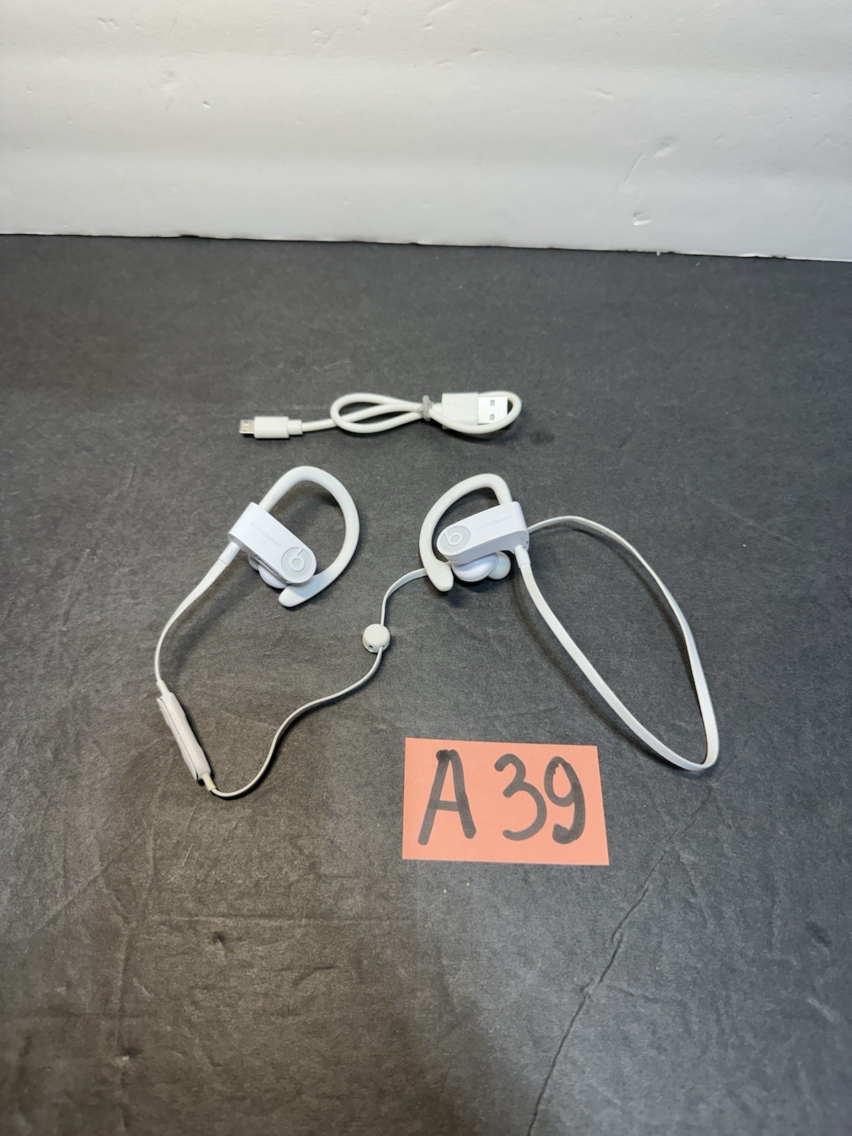 Beats Powerbeats3 Wireless in Ear Headphones – White