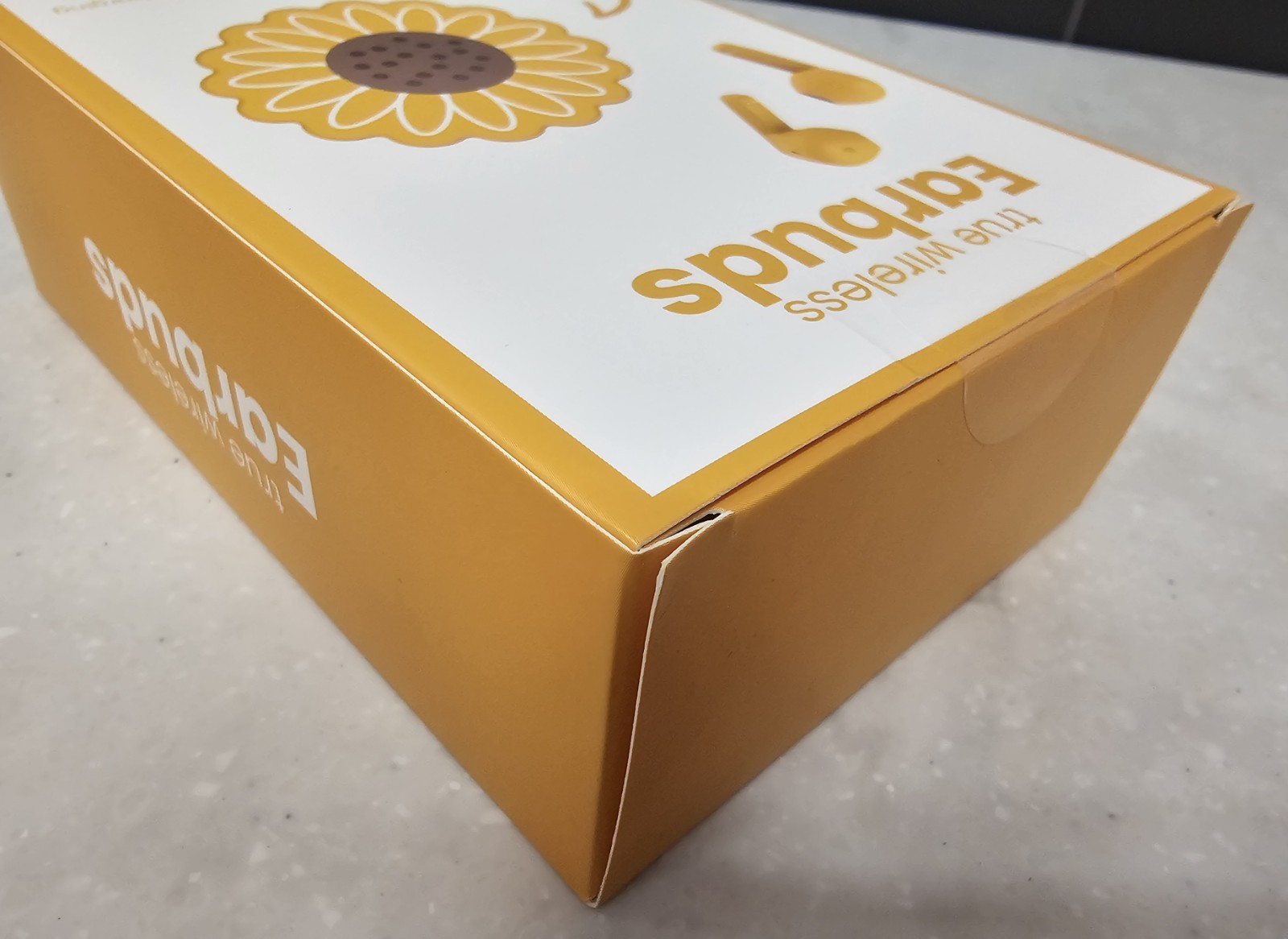 NEW Vivitar True Wireless Earbuds in Yellow Sunflower-Shaped case Bluetooth