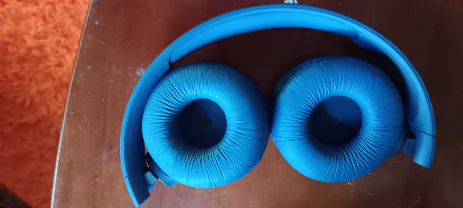 JBL T450BT Wireless On-Ear Headphones in blue