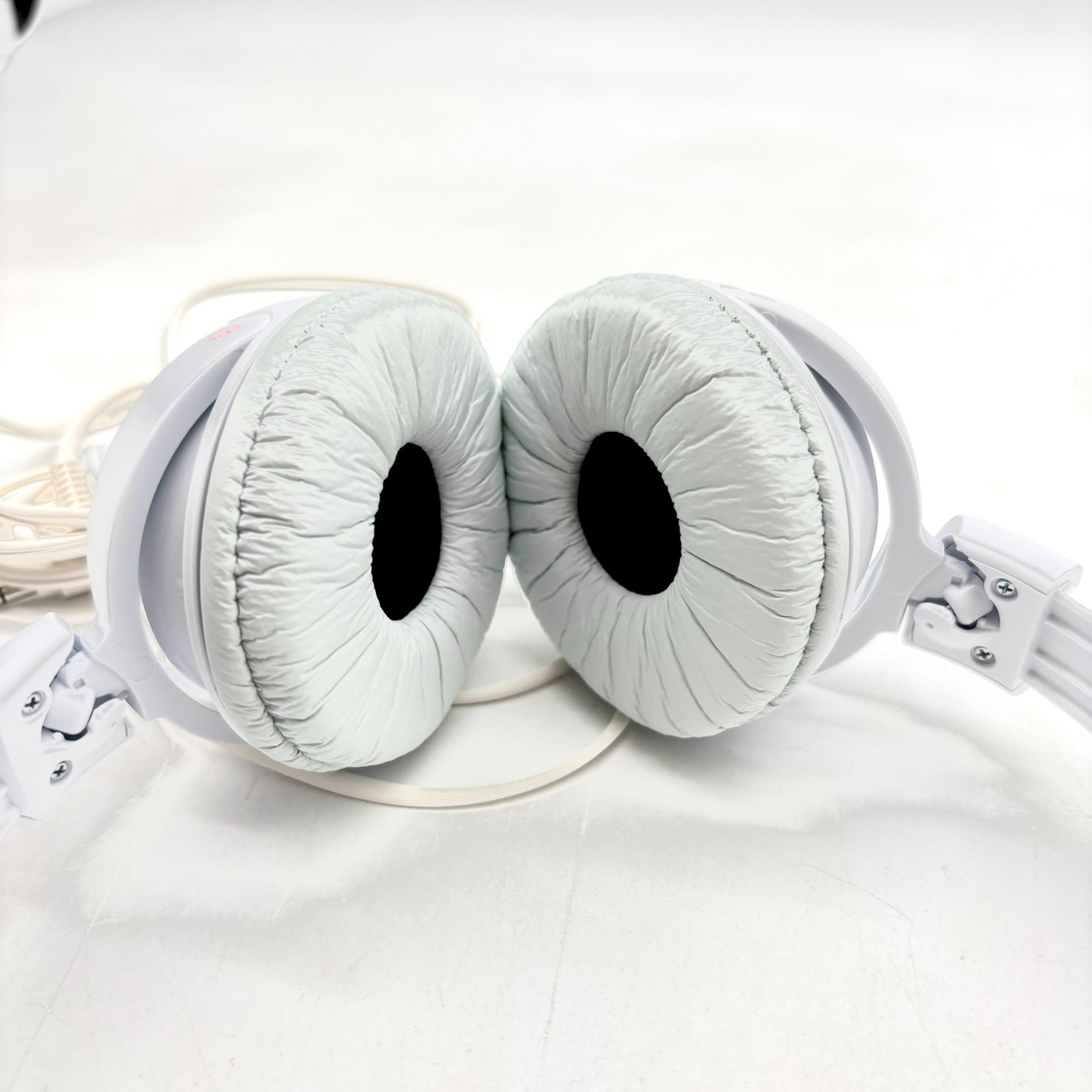 Sony Wired On The Ear Stereo Headphones Model MDR-ZX110 – White