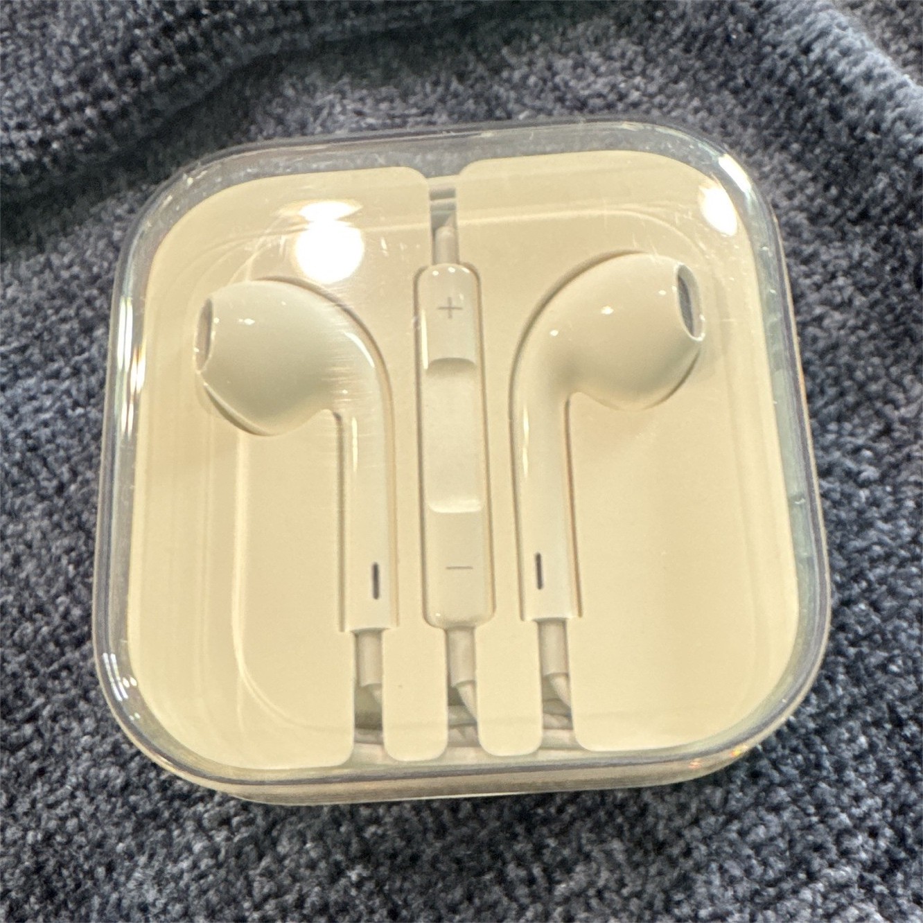 Apple EarPods In-Ear Wired Earbuds 3.5mm Jack Volume Control 1.2m White