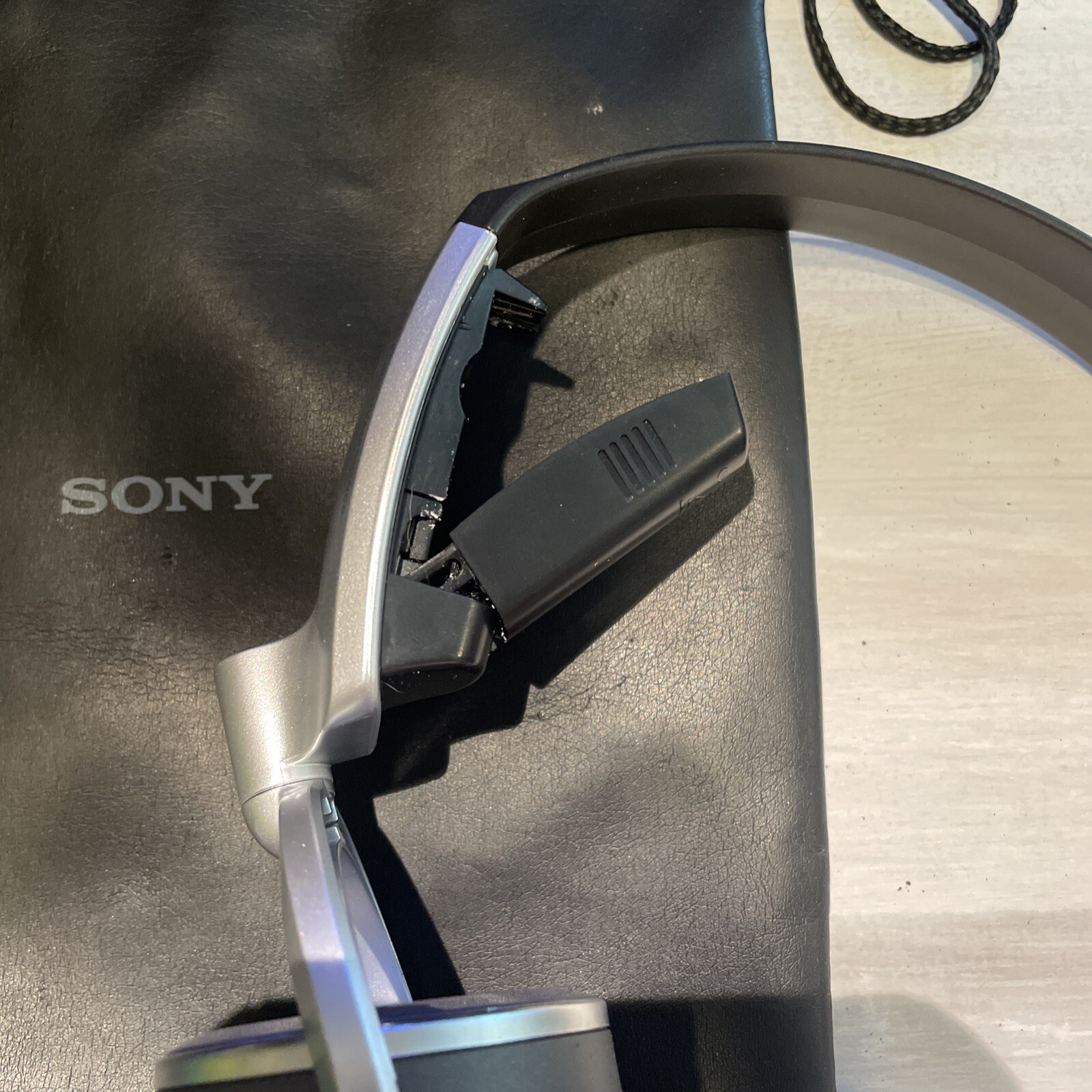 Sony MDR-NC6 Active Noise Cancelling Stereo Headphones Over-Ear Silver Black