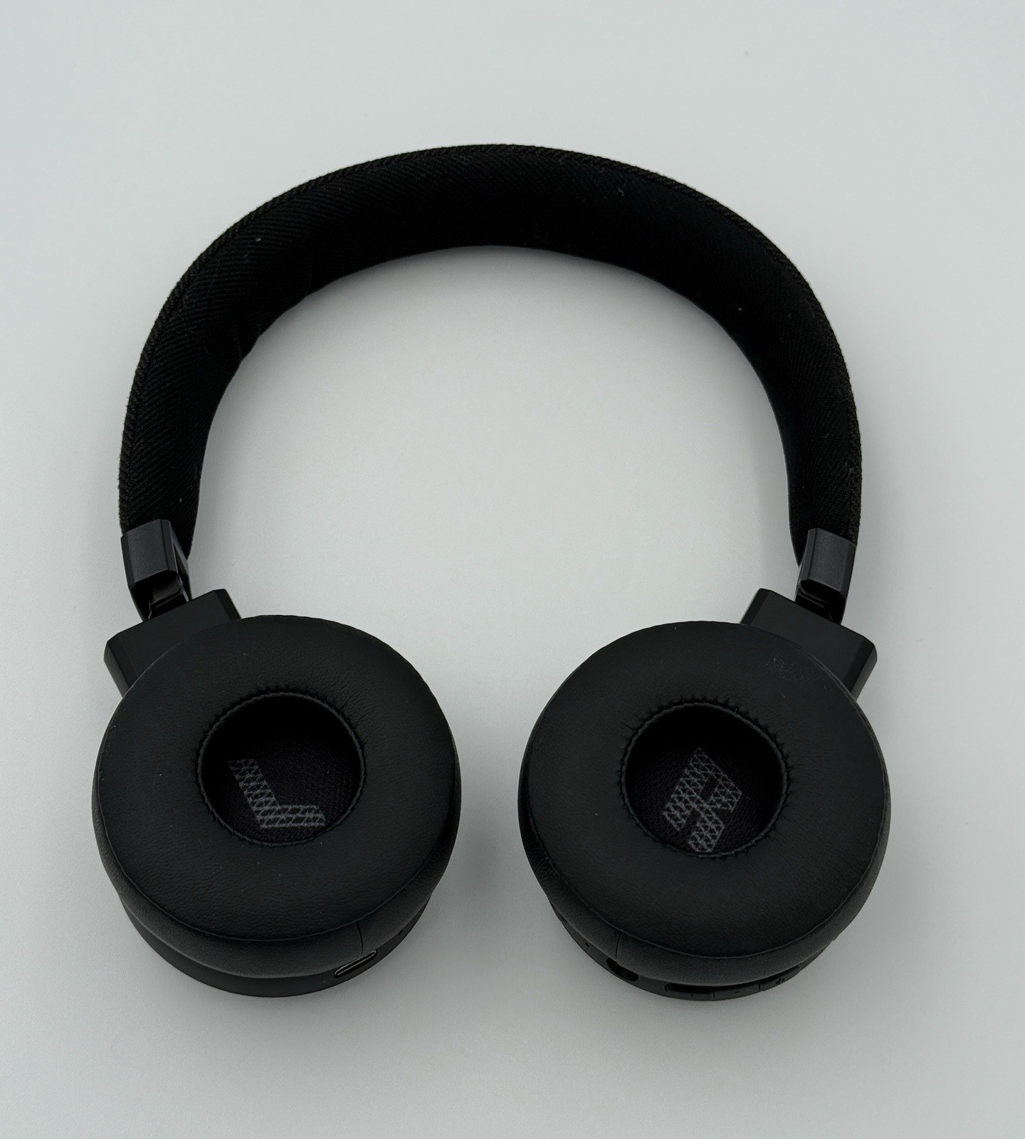 JBL Live 675NC Noise Cancelling Bluetooth On-Ear Wireless Headphones 1 yr wrnty