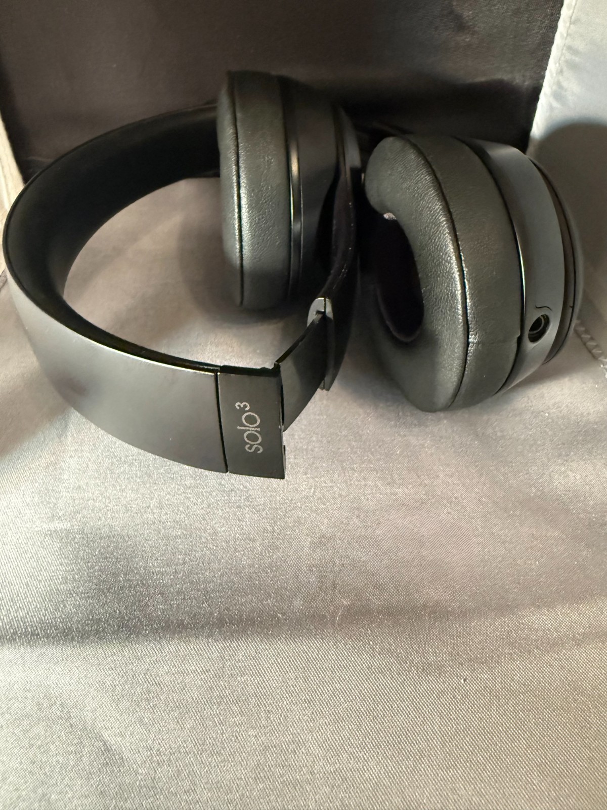 Beats by Dr. Dre Beats Solo3 Wireless On-Ear Headphones – Matte Black