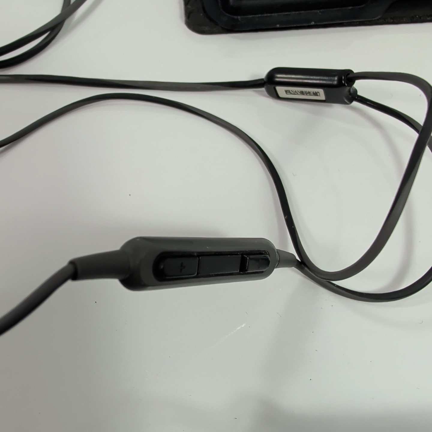 Bose SoundSport In-Ear Headphones Wireless Bluetooth Neckband Earbuds Charcoal