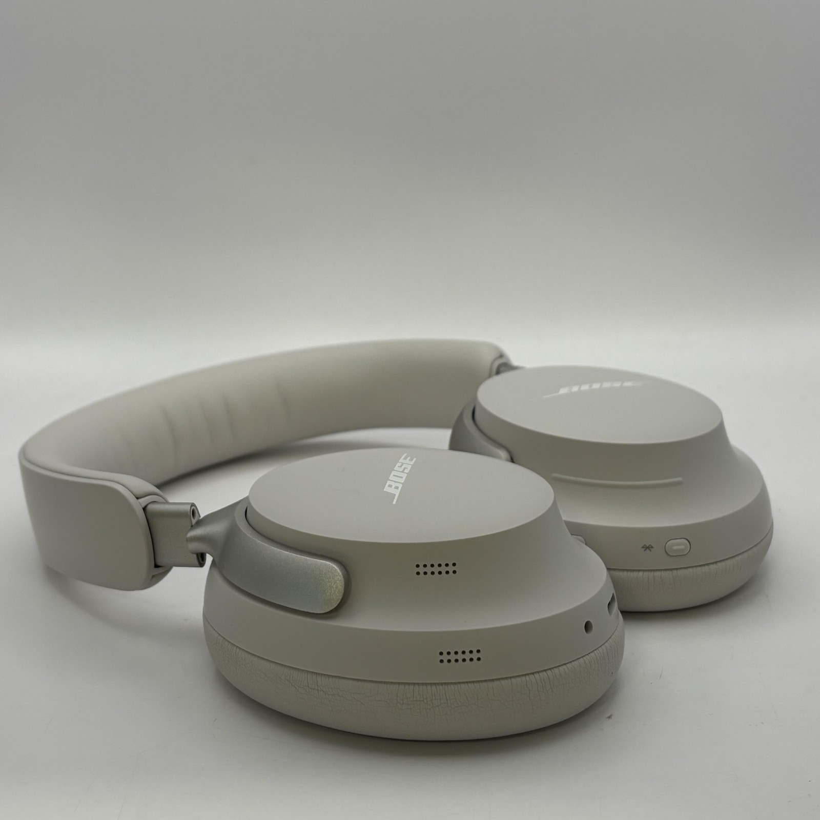 Bose QuietComfort Ultra Headphones White – Excellent Condition w/ Case + Charger