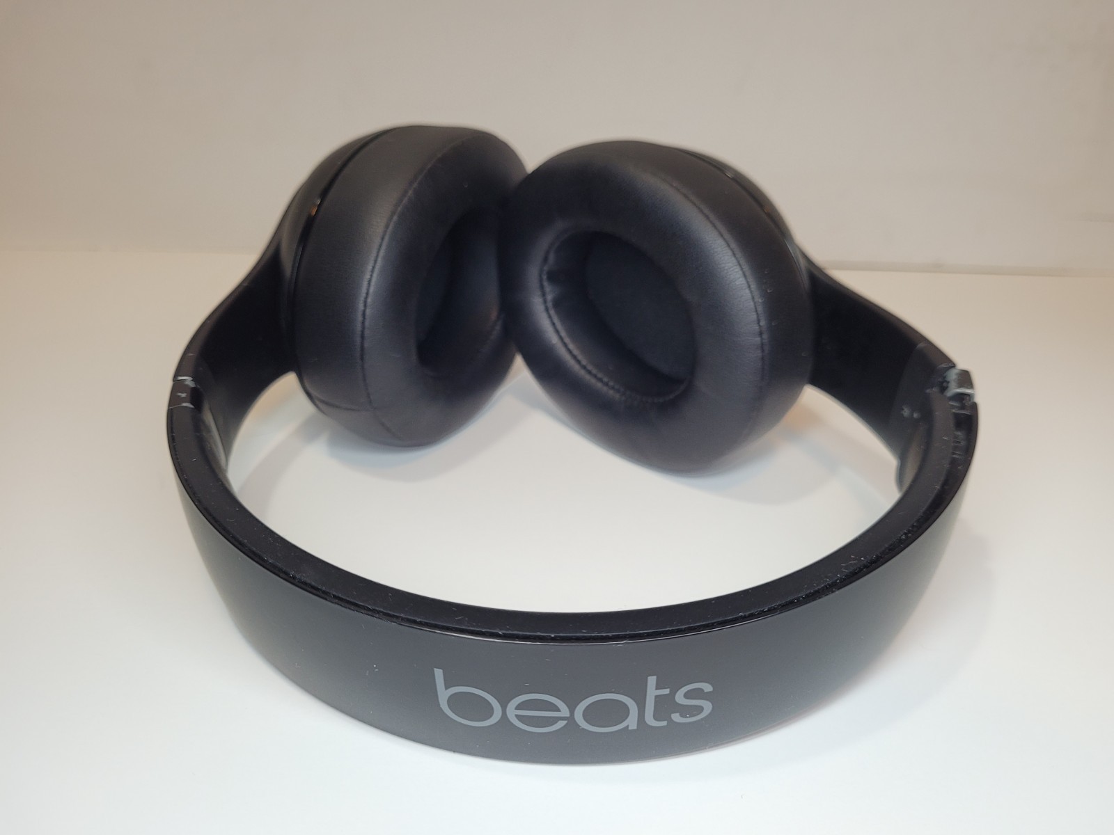 Beats By Dr. Dre Studio 2.0 Wireless Headphones B0501 w Case – Needs New Hinge