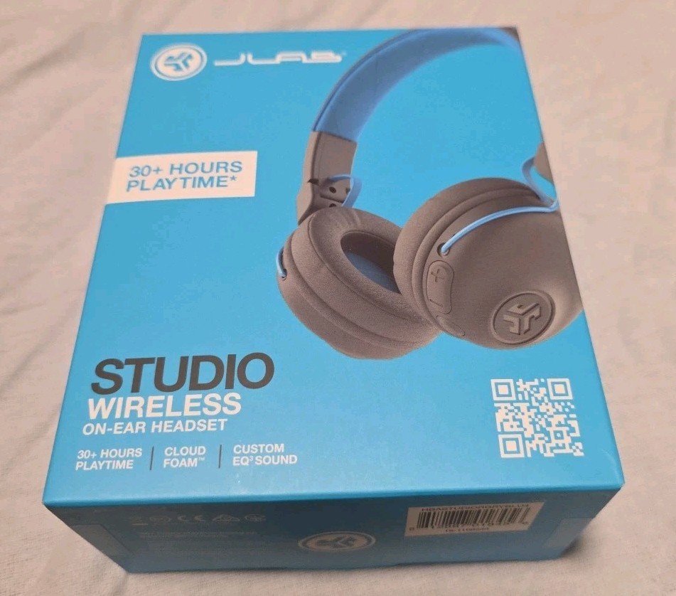 JLAB AUDIO STUDIO BLUETOOTH WIRELESS ON EAR HEADPHONES 30 HOURS OF PLAY TIME