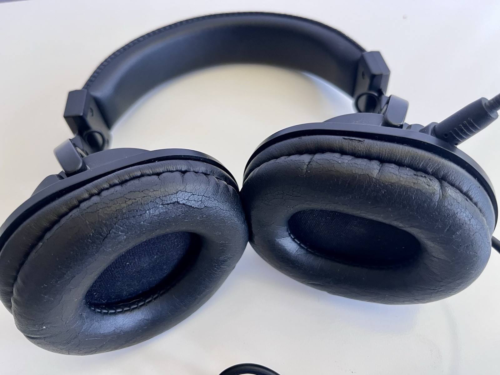 Google Employee Wired Headphones Tested Working