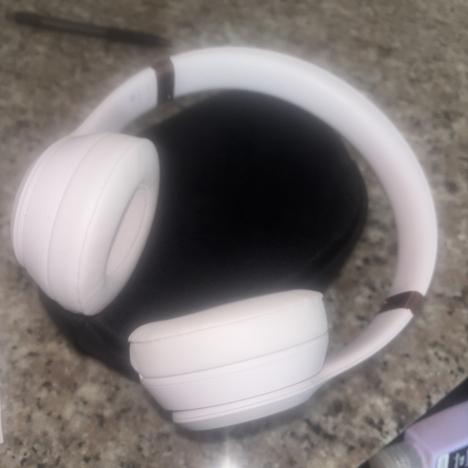 Beats by Dr. Dre Solo 4 A3140 Cloud Pink Wireless Bluetooth On-Ear Headphones