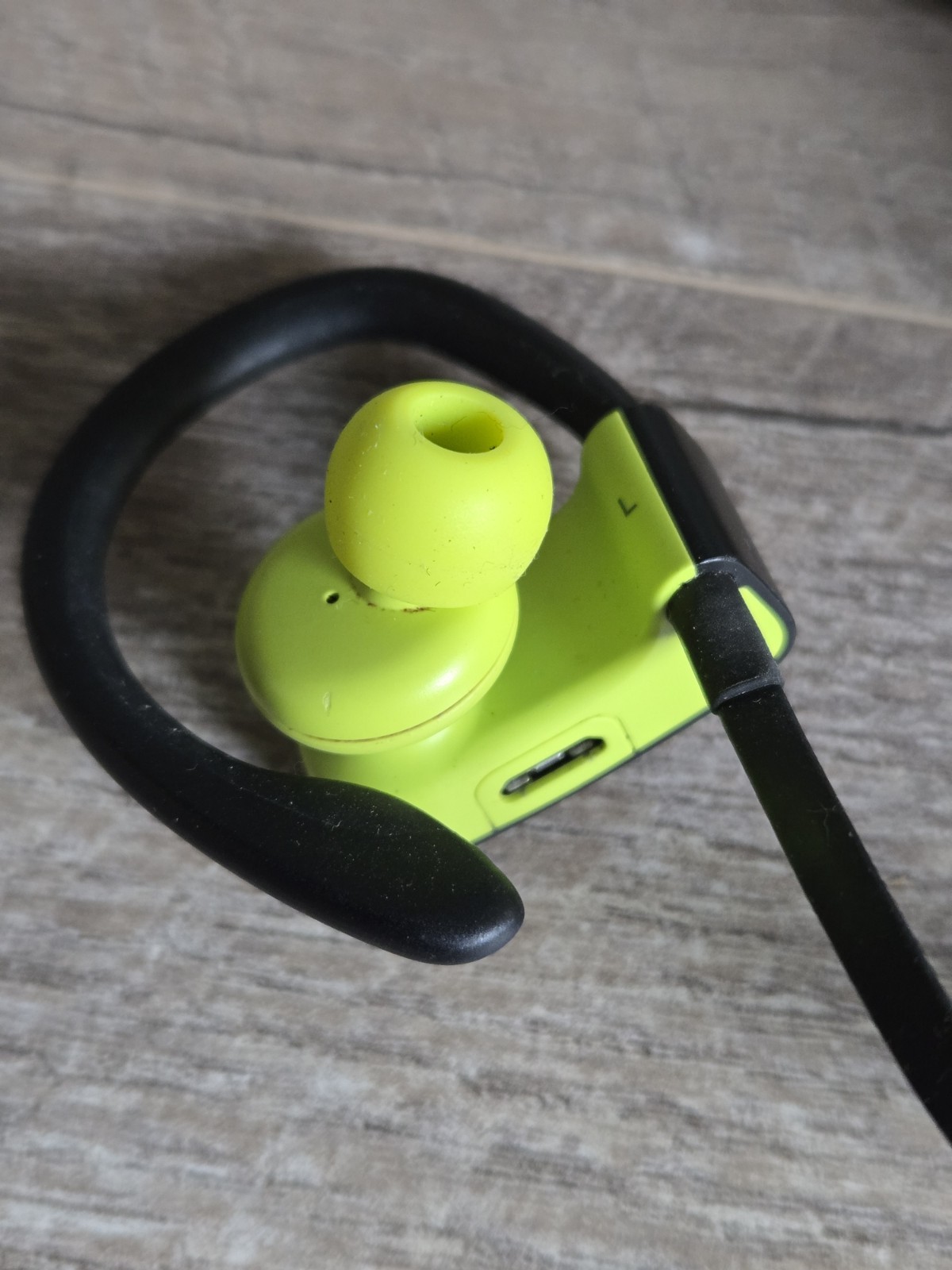 Beats by Dr. Dre Powerbeats3 Wireless Ear-Hook Headphones Earphones Shock Yellow