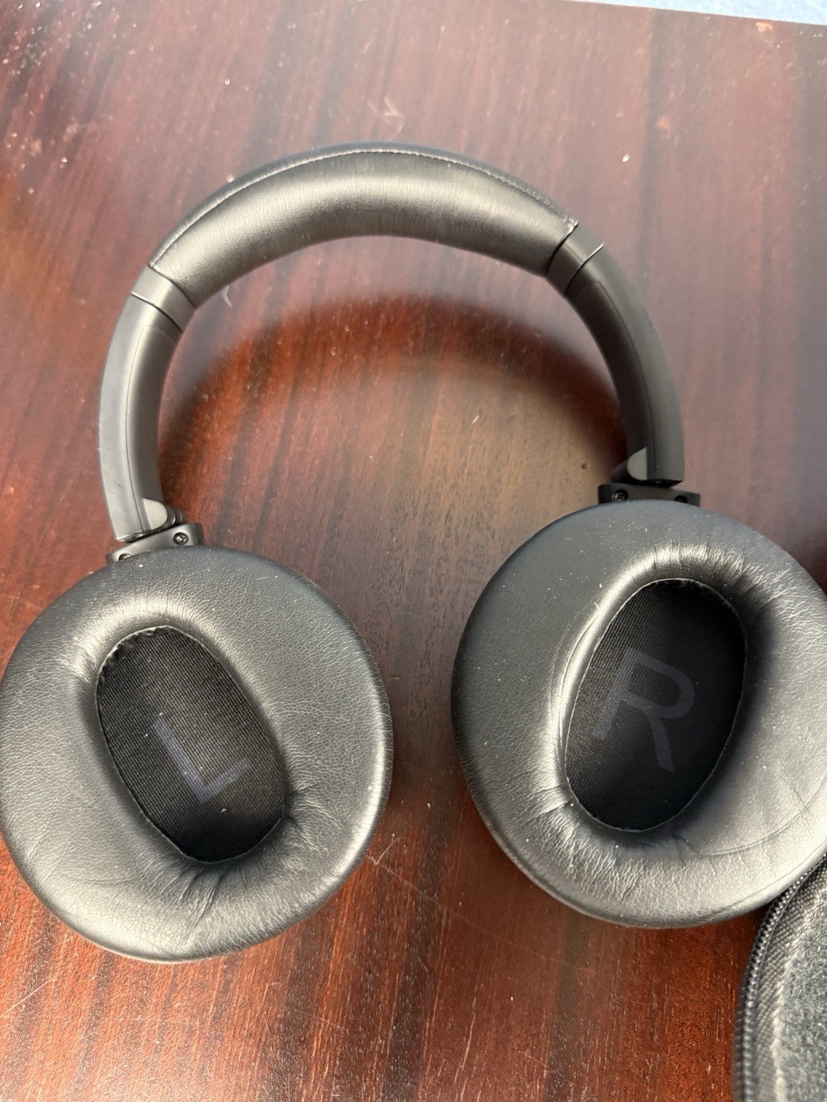 Wyze Wireless Headphones, Active Noise Canceling W Travel Case EUC