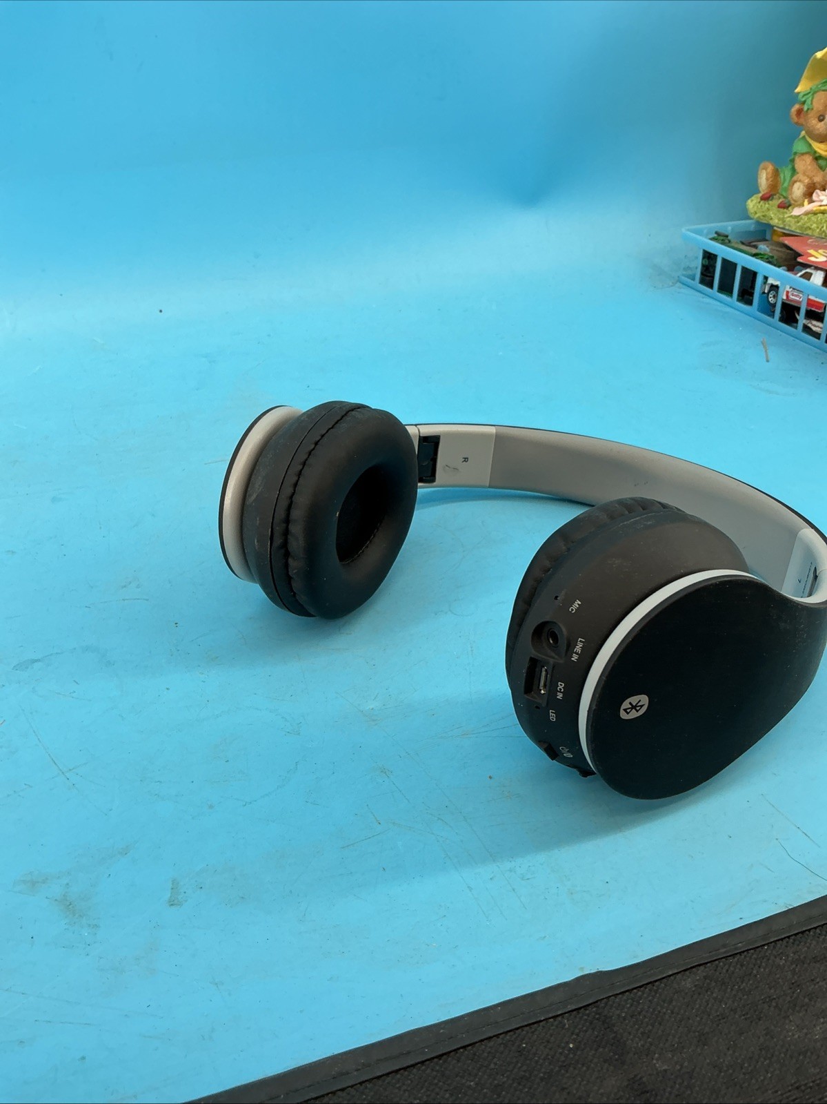iLive Electronics IAHB38 Bluetooth Over-The-Ear Headphones