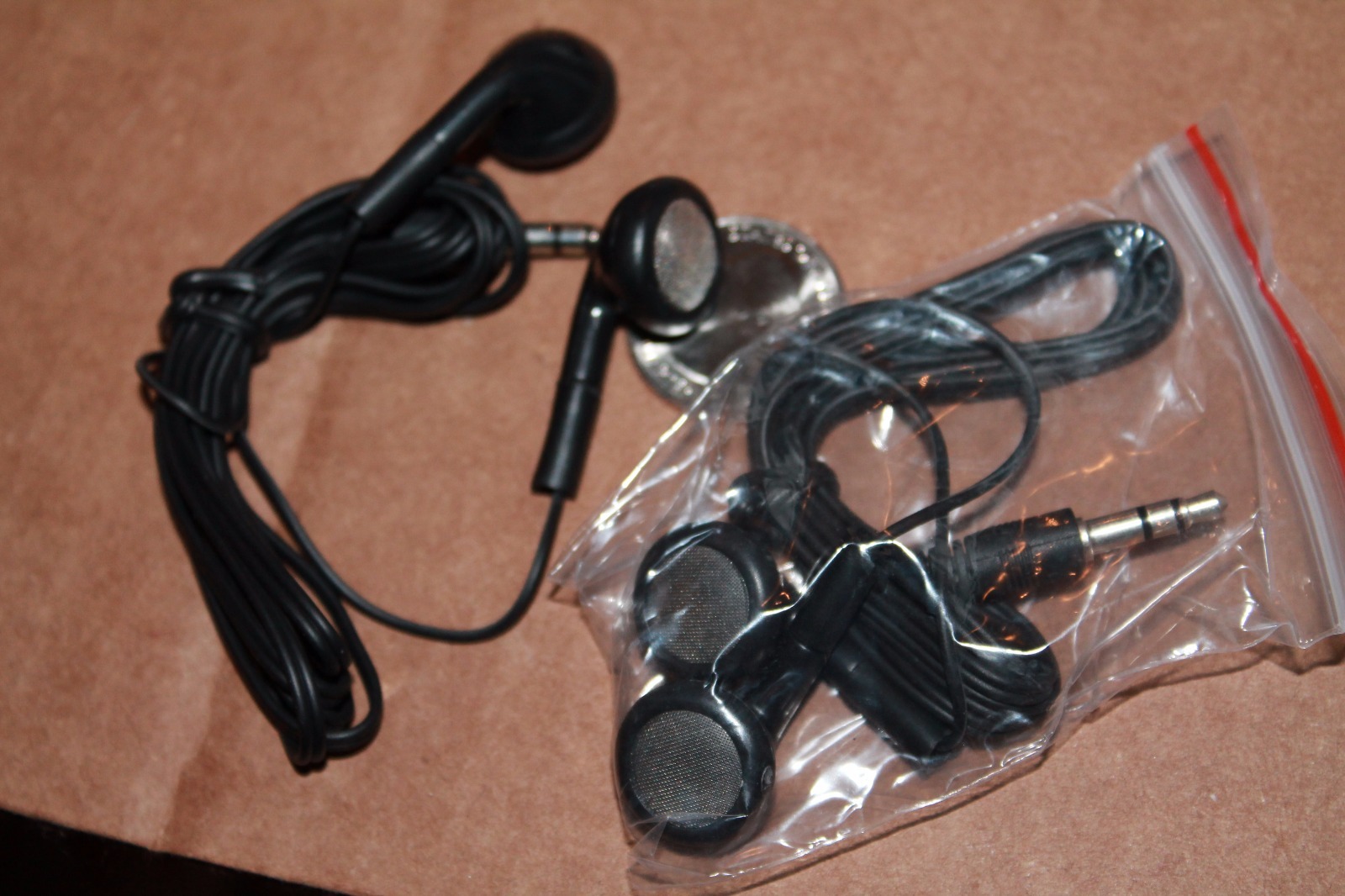 BULK Lot of 25 BLACK 3.5mm Headphones / Earbuds / Earphones – Great for Schools!