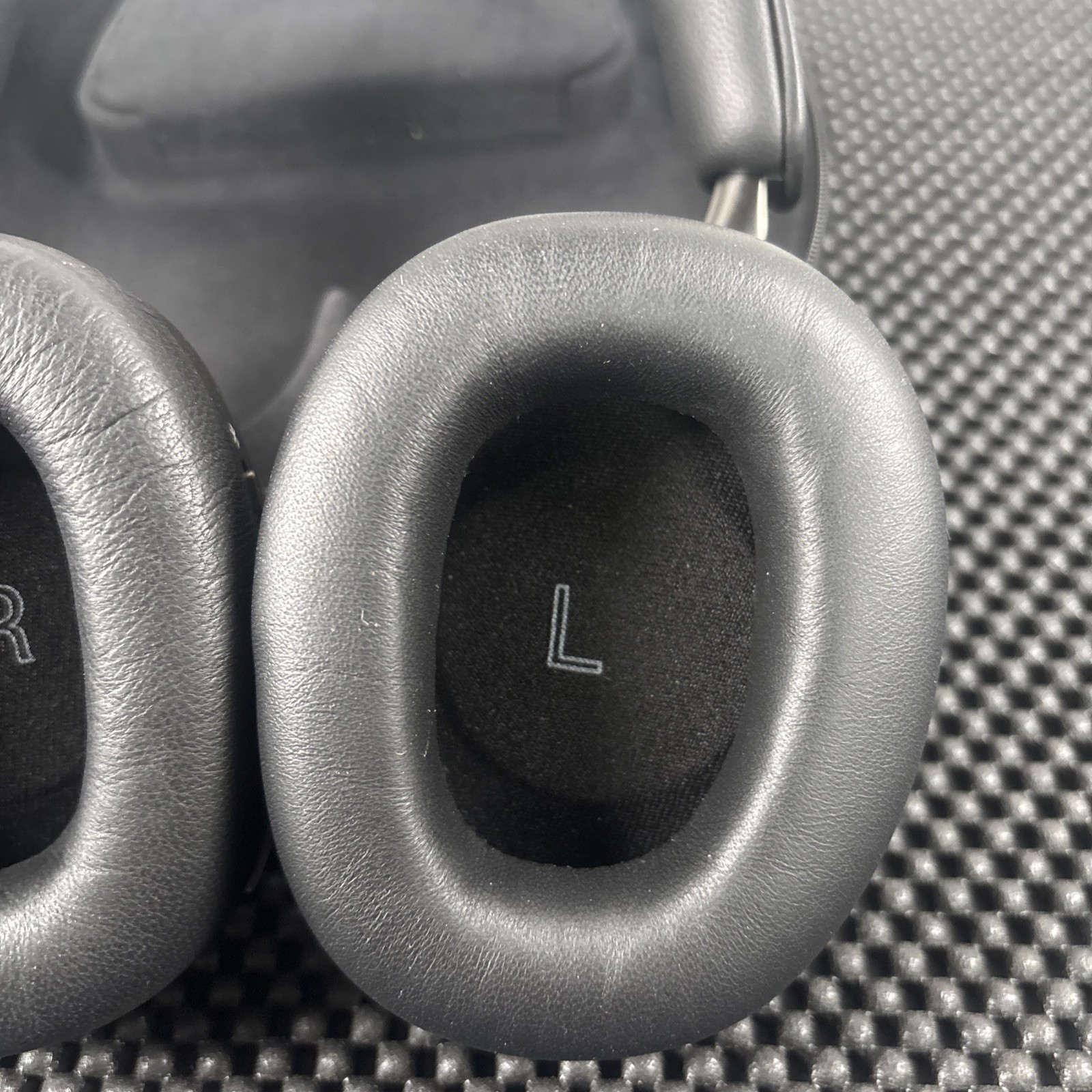 Bowers & Wilkins Px8 Wireless Over-Ear Bluetooth Headphones Black FP42951 – USED
