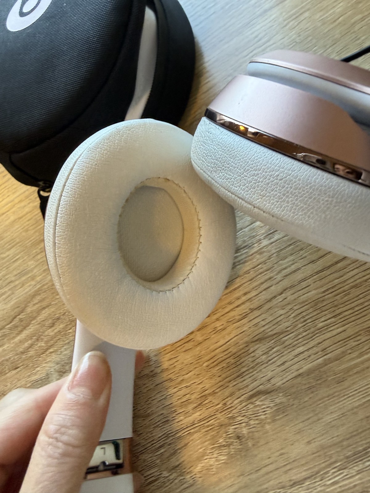 Beats by Dr. Dre Beats Solo3 Wireless On-Ear Headphones – Rose Gold (Used)