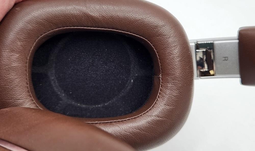Bowers & Wilkins P9 Signature Over-Ear Headphones (Brown)