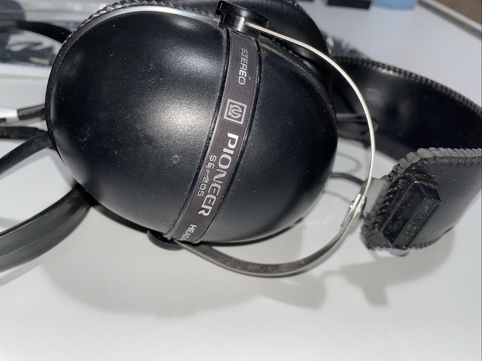 5pc Headphone Lot Pioneer, Scullcandy, Koss. All In Working Condition