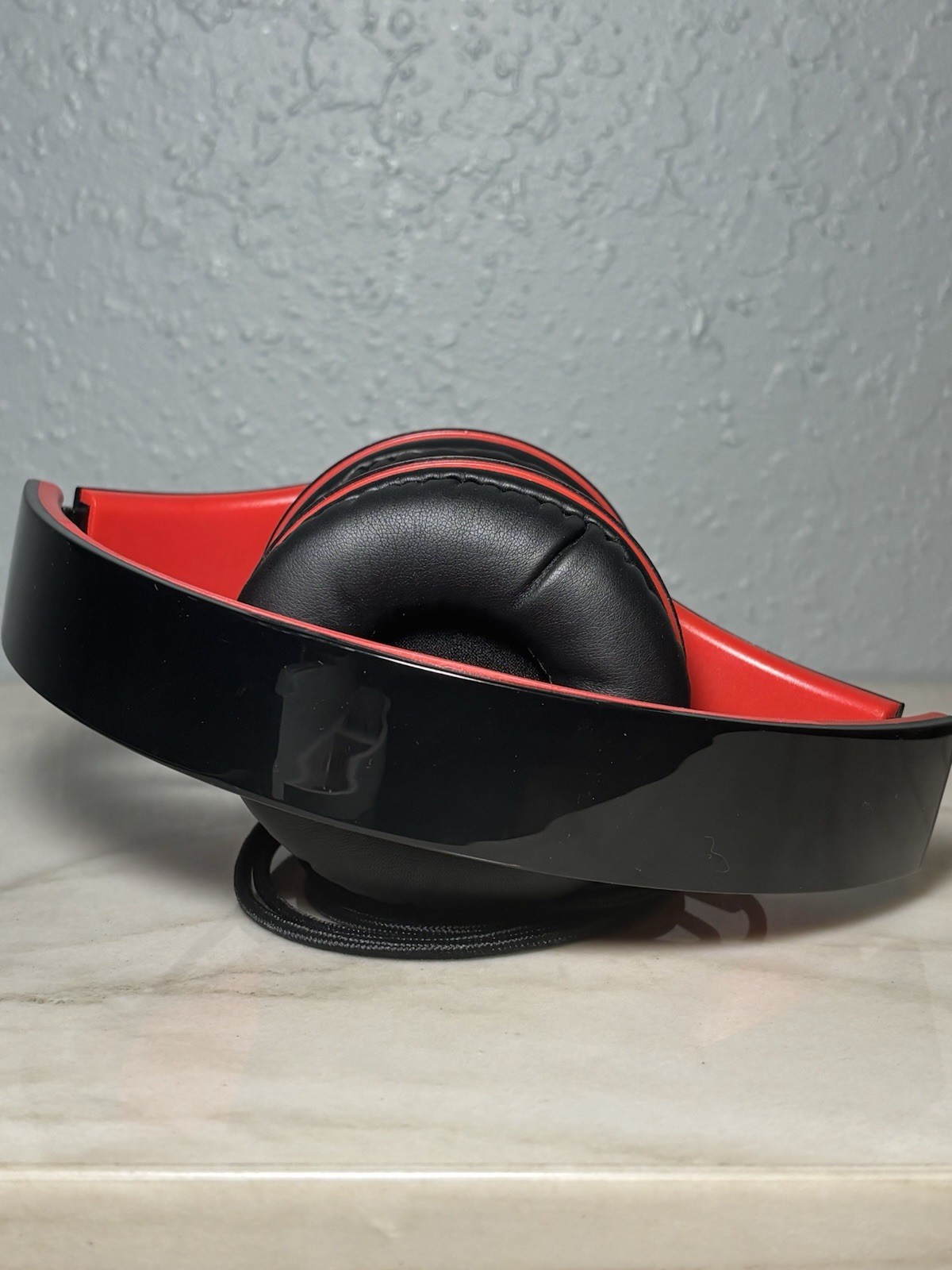 Ailihen I60 foldable on-ear headphones in black and red