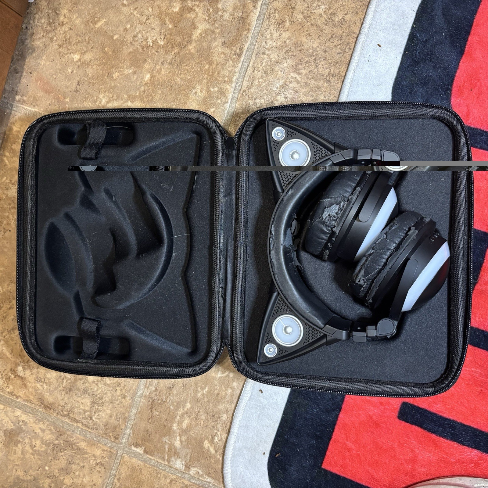 Brookstone Wireless Cat Ear Headphones AR102A4BKA Bluetooth w/ Case