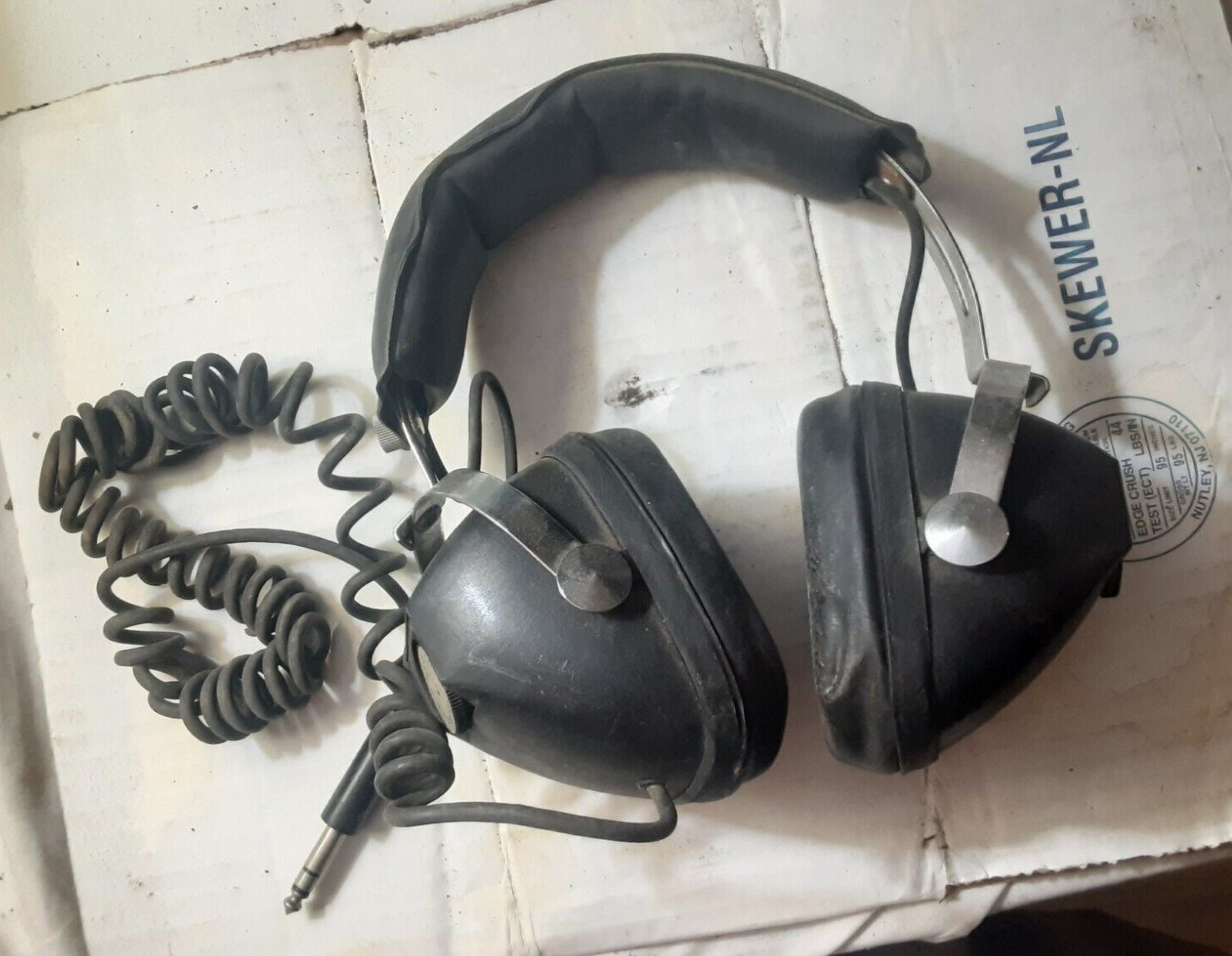 Vintage Stereo Over Ear Studio Headphones Black, 6.35 mm 1/4″ plug,works, *dusty