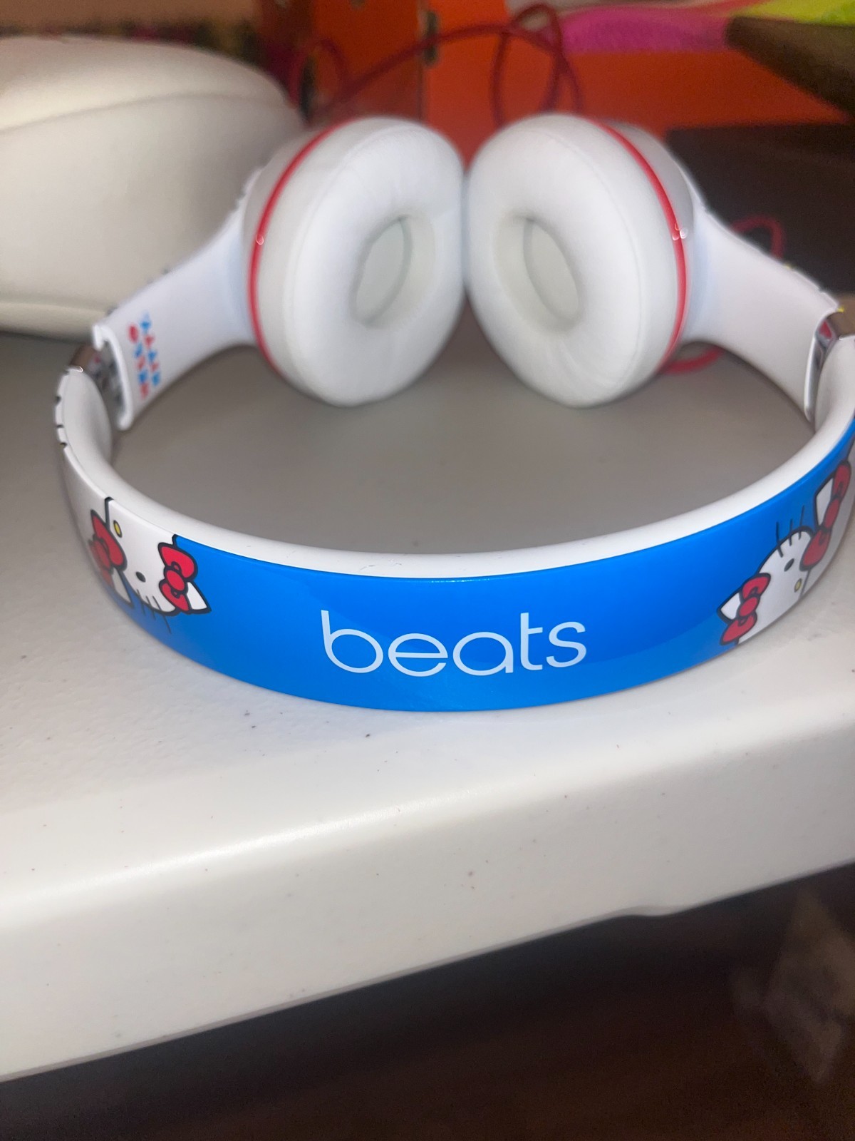 READ!! Hello Kitty Beats Solo 2 Special Edition Wired Headphones SOLD AS IS