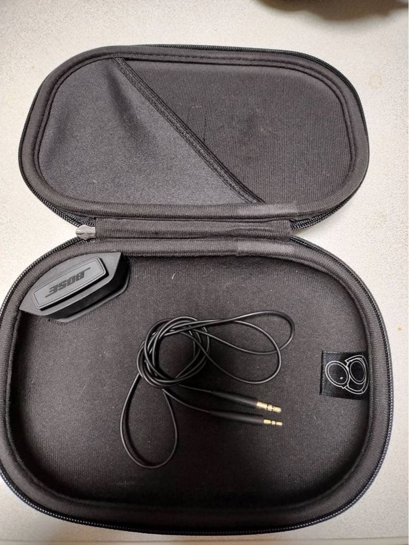 Bose QuietComfort 35 Wireless Headphones Color Black With Hard Case Used