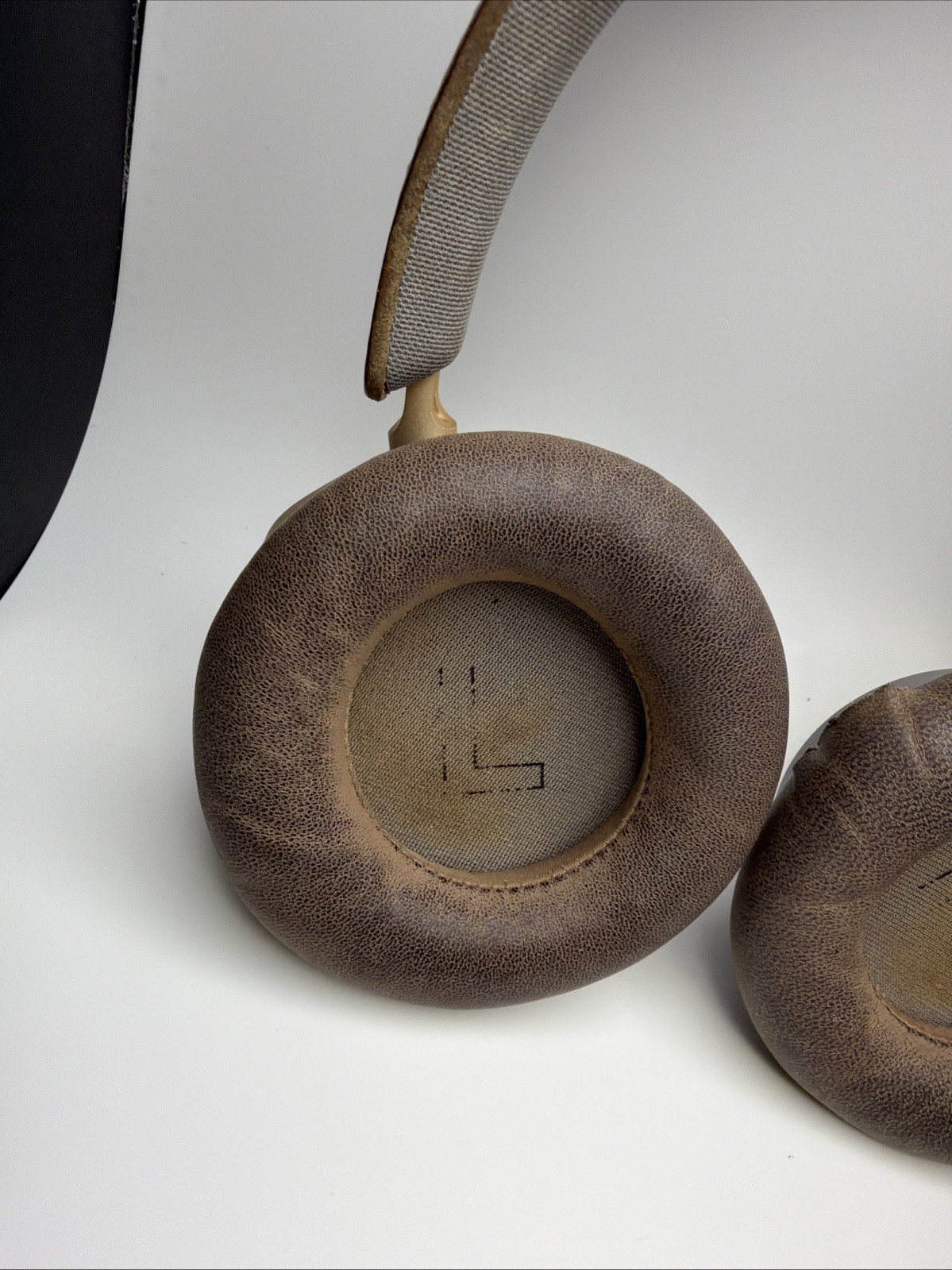 Bang & Olufsen Beoplay H9 Gen III Over the Ear Wireless Bluetooth Headphones
