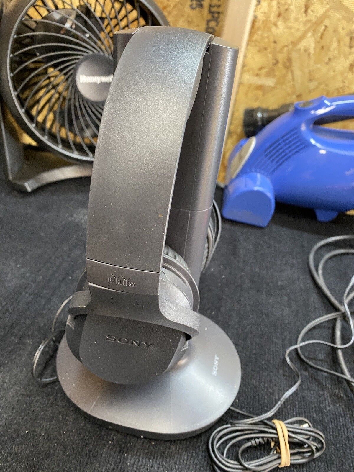 SONY Wireless Headphones WH-RF400R with Transmitter Dock TMR-RF400