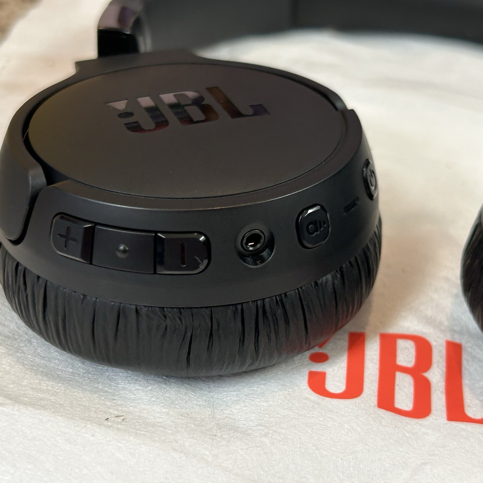 JBL TUNE 670NC Wireless Bluetooth Headphones Black Adaptive Noise Cancelling