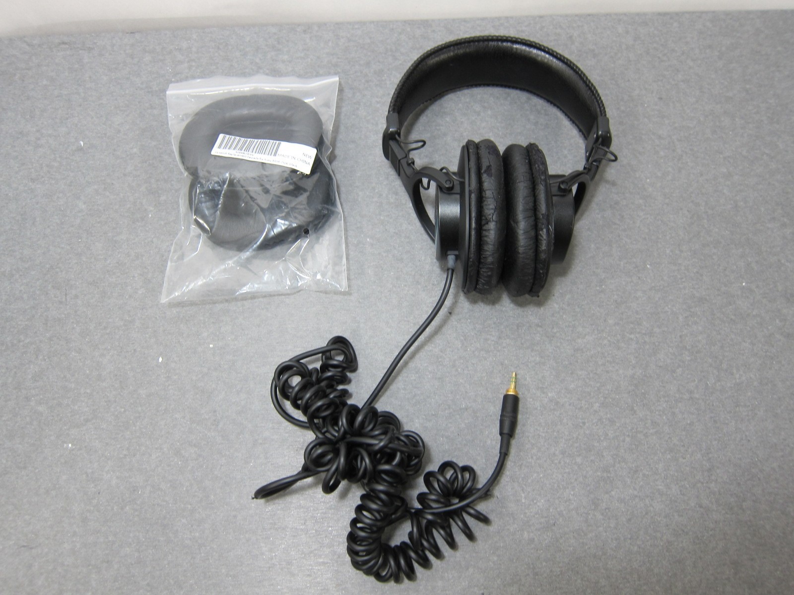 Sony MDR-7506 Professional Wired Headphone Thailand – NEW EARPADS INSTALLED!