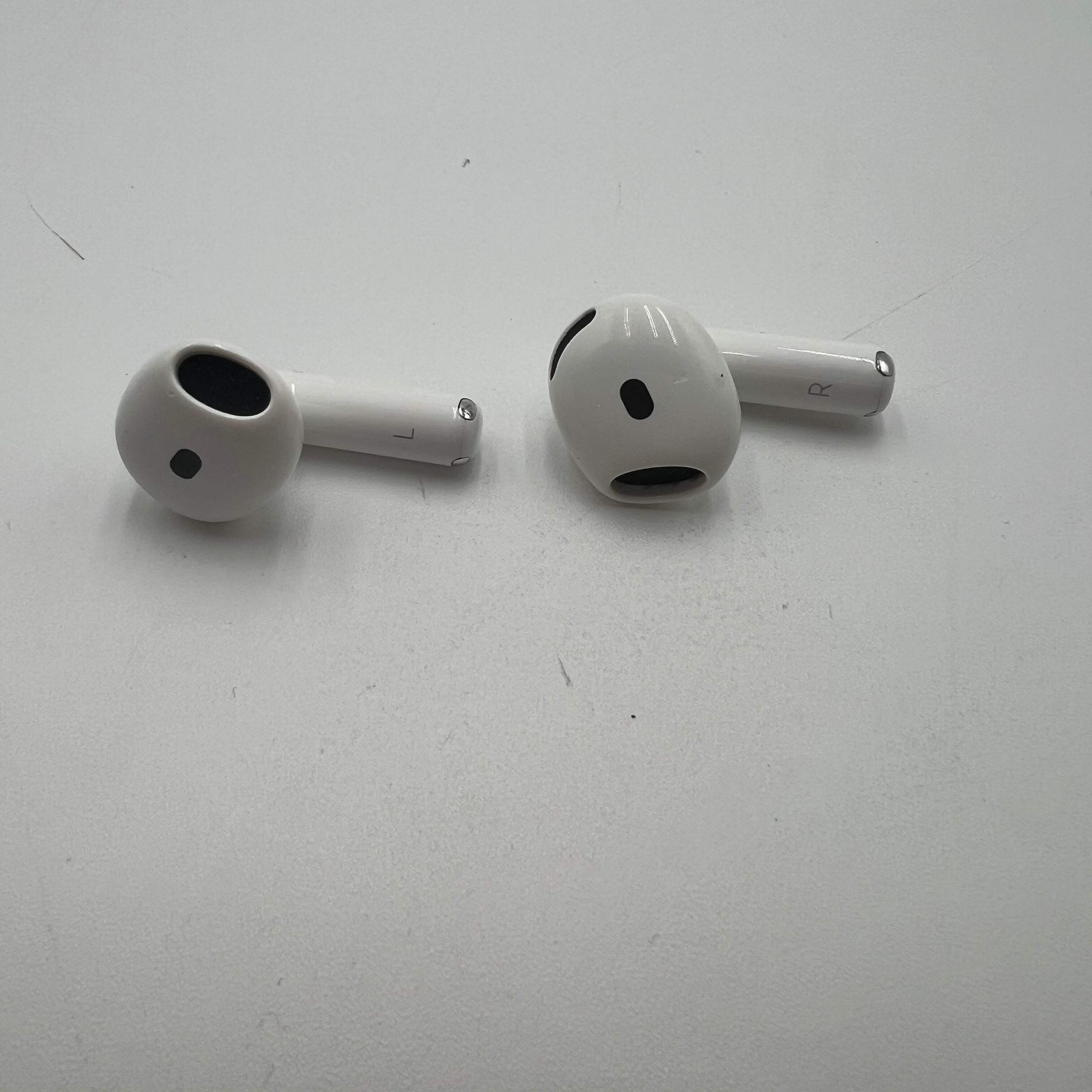 Apple AirPods 4th Gen Complete Set A3055 A3056 A3059 ANC White
