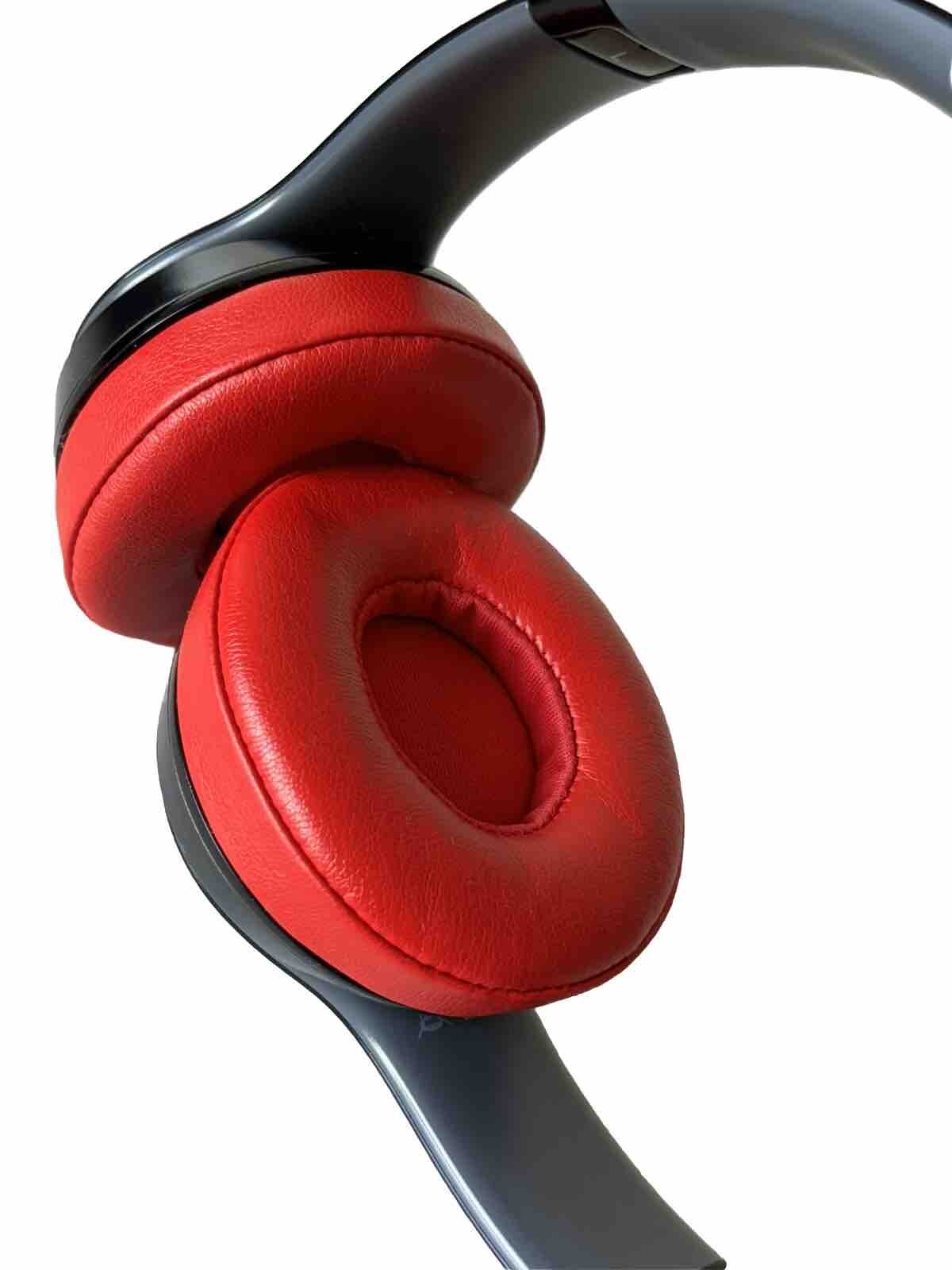 BEATS SOLO2 EARPHONES BLACK AND RED- Excellent Condition slightly Used