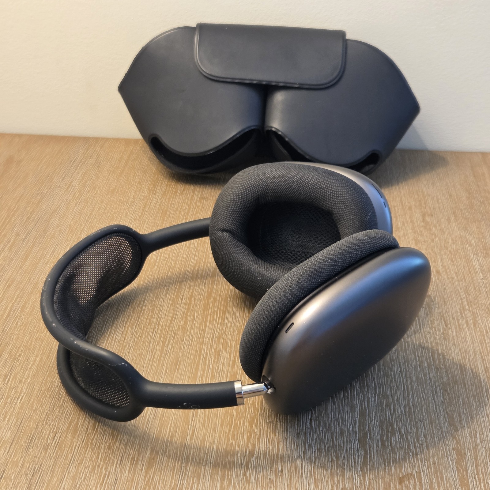Apple AirPods Max Wireless Bluetooth Over-Ear Headphones, Gray, Built-In Mic