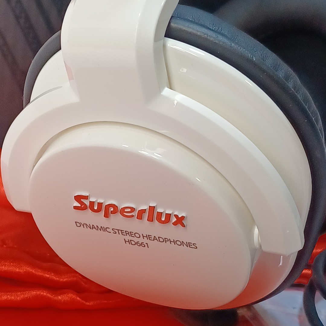 Superlux Studio monitor Headphones White HD661