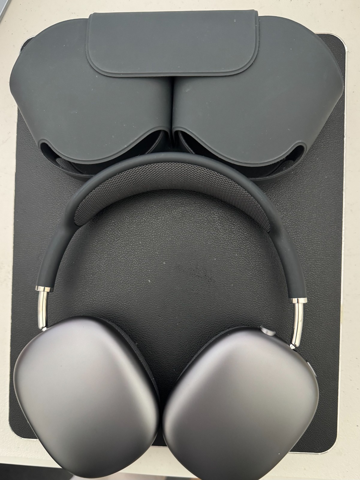 Apple AirPods Max Space Gray Wireless Noise Cancelling Headphones w/ Smart Case